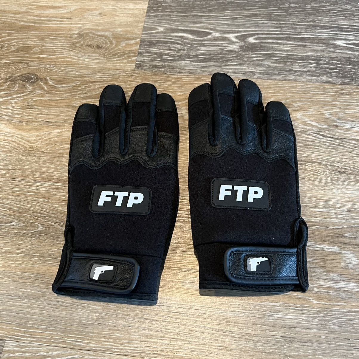 小物 FUC fackupclothes 23AW HAIRY GLOVES FUC fackupclothes 23AW HAIRY GLOVES - メルカリ