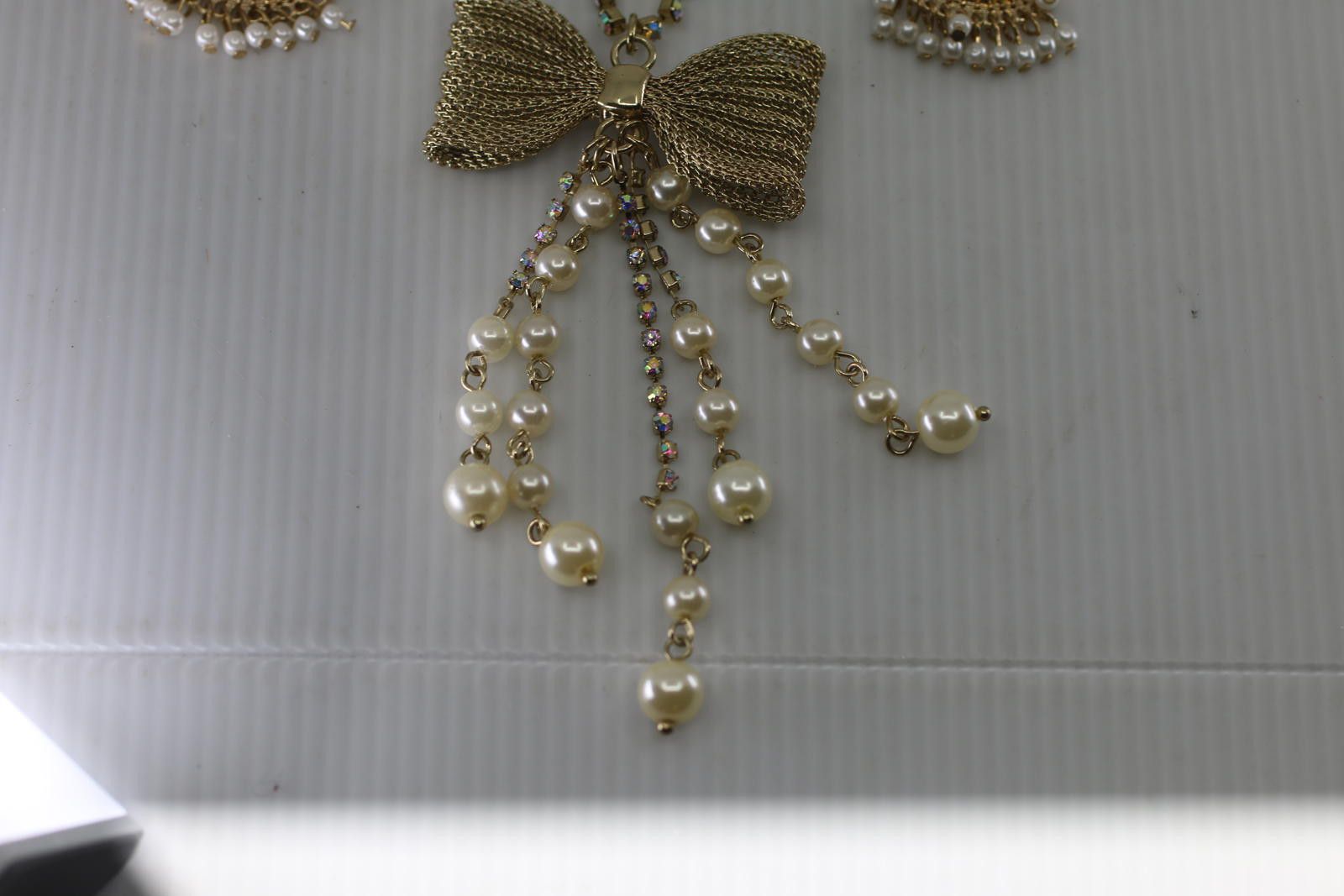 The Unbranded Brand Vtg Gold Tone Bow Necklace & Earrings Set Pearl Rhinestone Size ONE SIZE - 2 Thumbnail