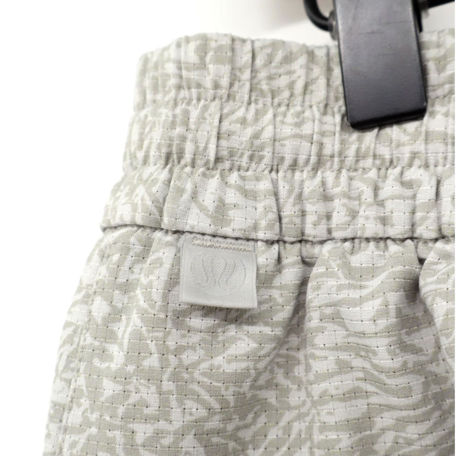 Lululemon Lululemon Bowline Shirt Men's 5" Inseam 15" Waist Gray Sz L Athletic Breathable Drawstring Easy Care Shirt Mens Size US L / EU 52-54 / 3 - 3 Thumbnail