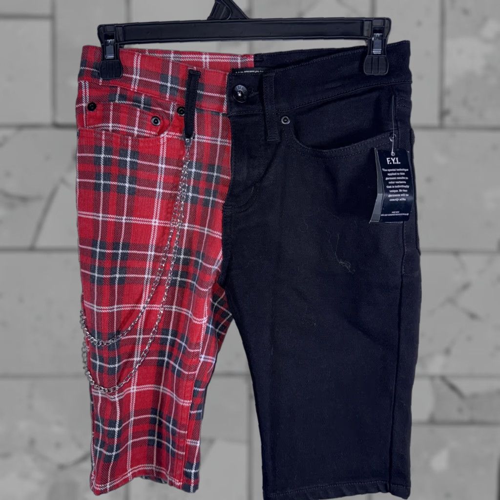 Hot Topic NWT Hot Topic Red Plaid/ Black Shorts Womens Size 28 - Chino Style, Black, Plaid, 28, Women Size 28" / US 6 / IT 42 - 1 Thumbnail
