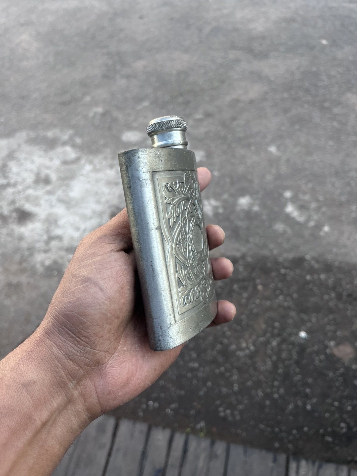 Japanese Brand Vintage Tumasek Pewter 97% Hip Flask Floral Relief Design Size ONE SIZE - 3 Thumbnail