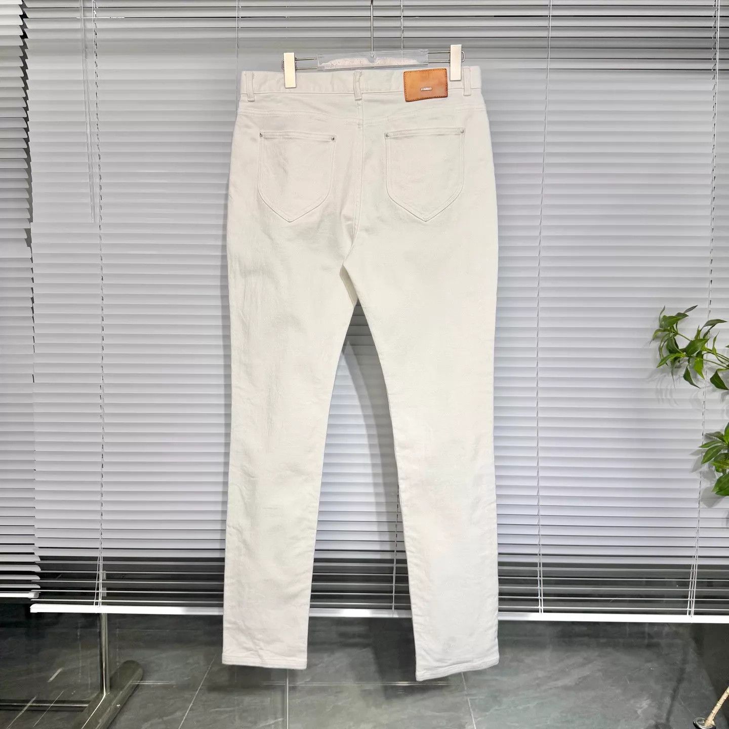 Louis Vuitton LV White Classic Straight Back Patch Jeans 36 Size US 36 / EU 52 - 2 Thumbnail