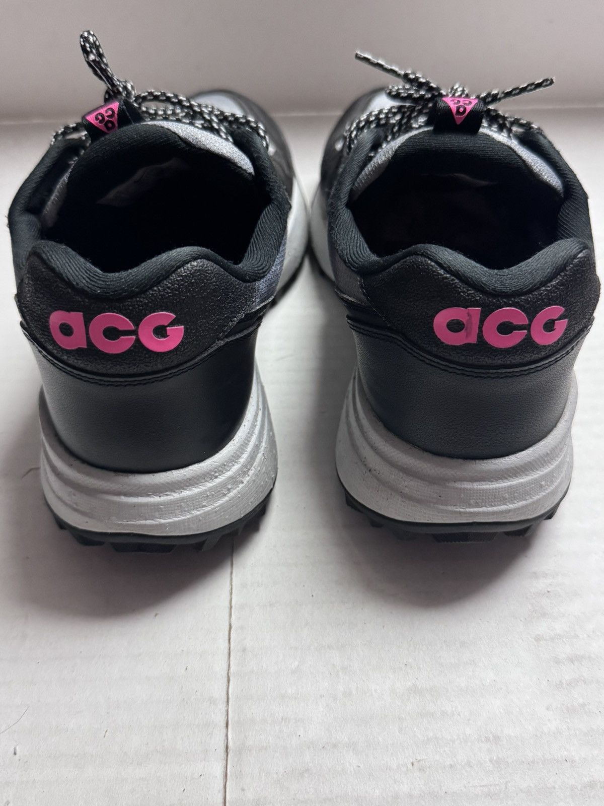 Nike ACG Nike ACG Lowcate SE Black/Hyper Pink/Wolf Gray Sneakers Size US 8.5 / EU 41-42 - 8 Thumbnail