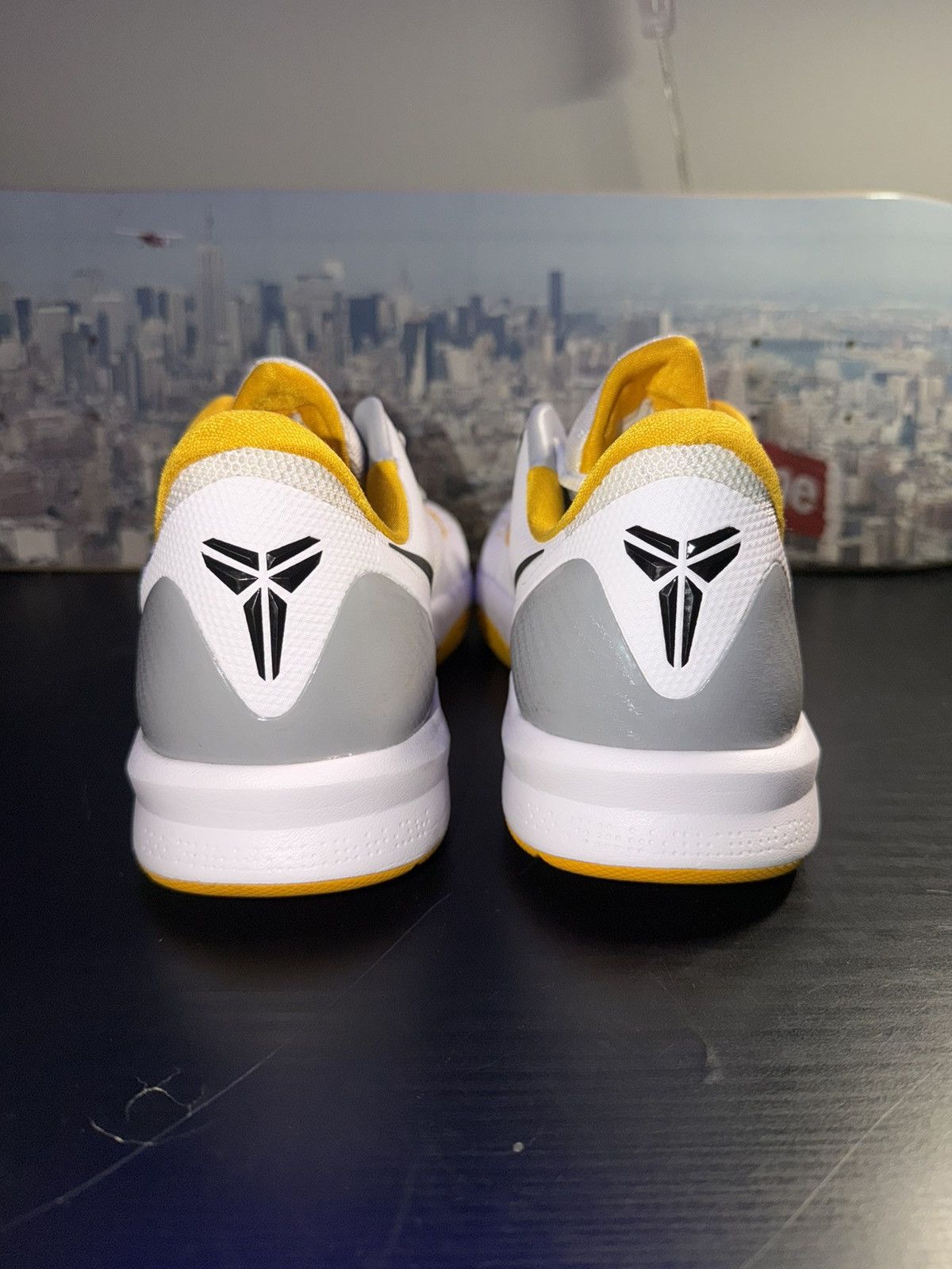 Nike Nike Zoom Kobe Venomenon 4 White University Gold 2014 CLEAN Size US 10.5 / EU 43-44 - 5 Thumbnail