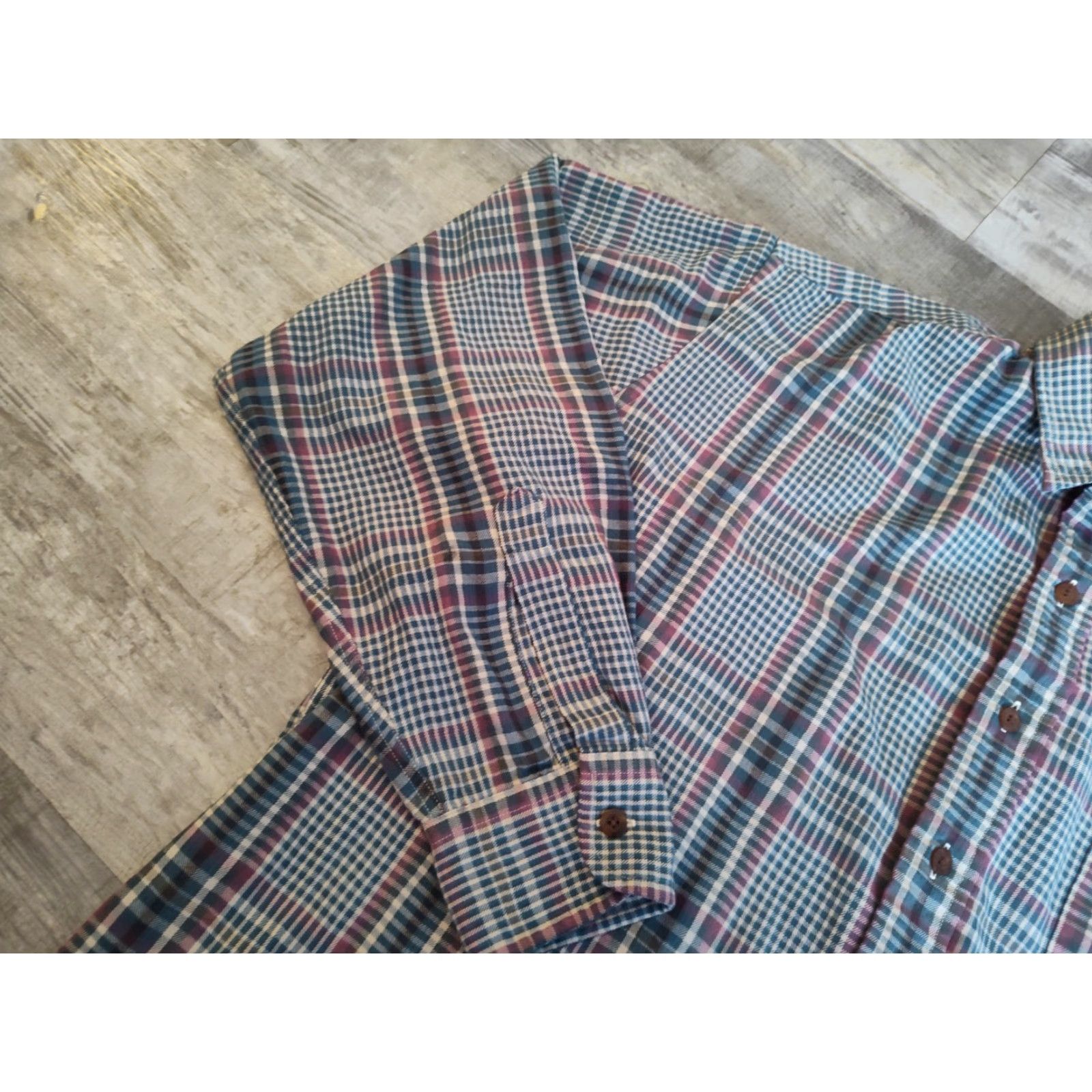 Vintage Vintage LL Bean Mens Long Sleeve Button Up Shirt Checkered Plaid Size US L / EU 52-54 / 3 - 4 Thumbnail
