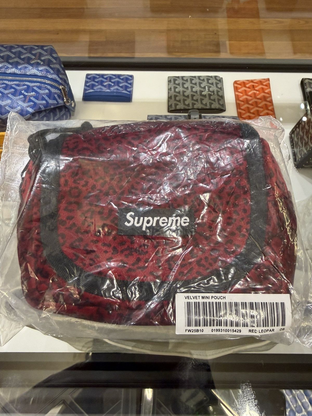 Supreme Supreme Mini Velvet Pouch Size ONE SIZE - 1 Thumbnail