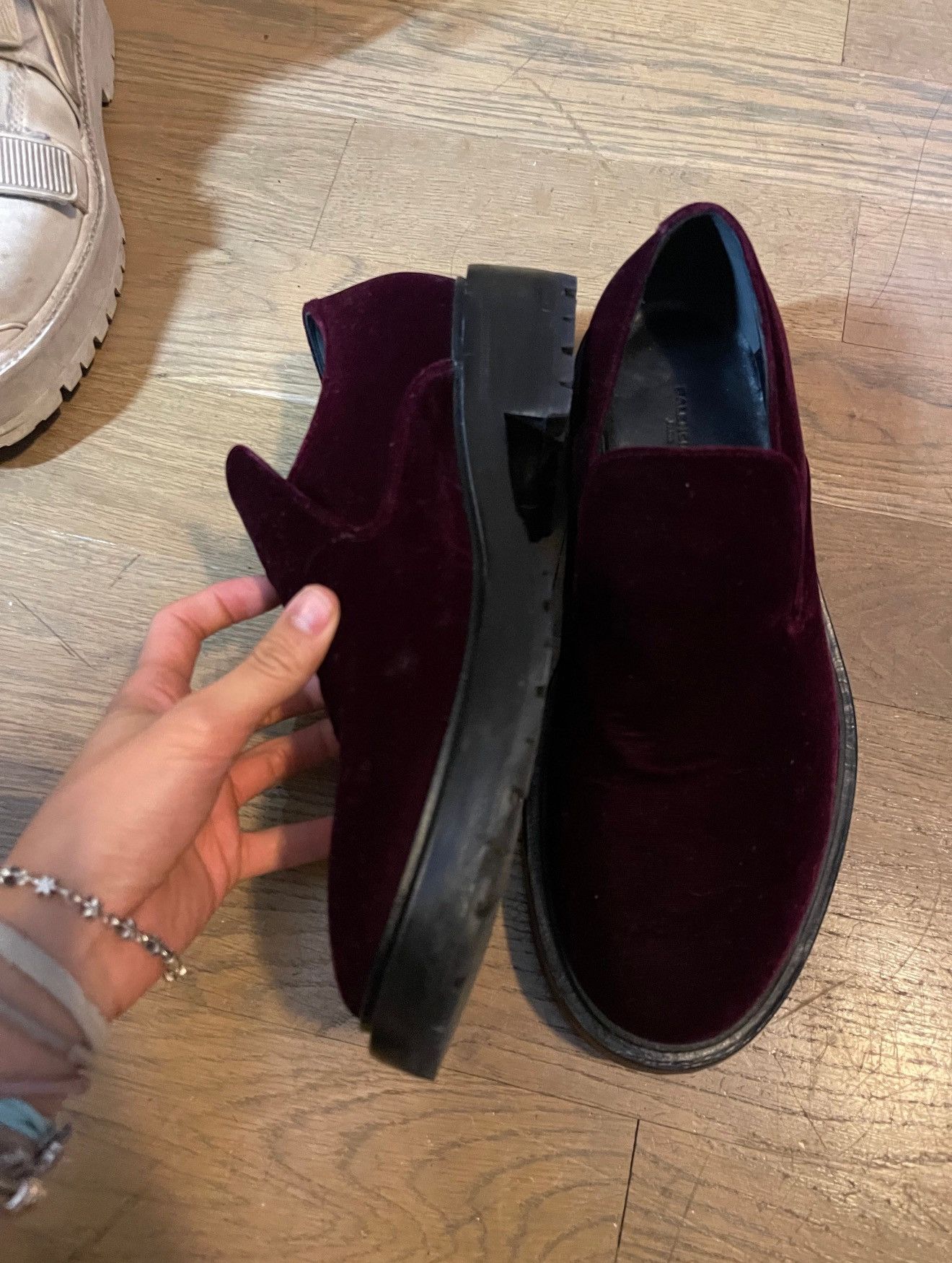 Balenciaga Balenciaga 17ss red velvet slip on loafers Size US 7 / EU 40 - 2 Thumbnail