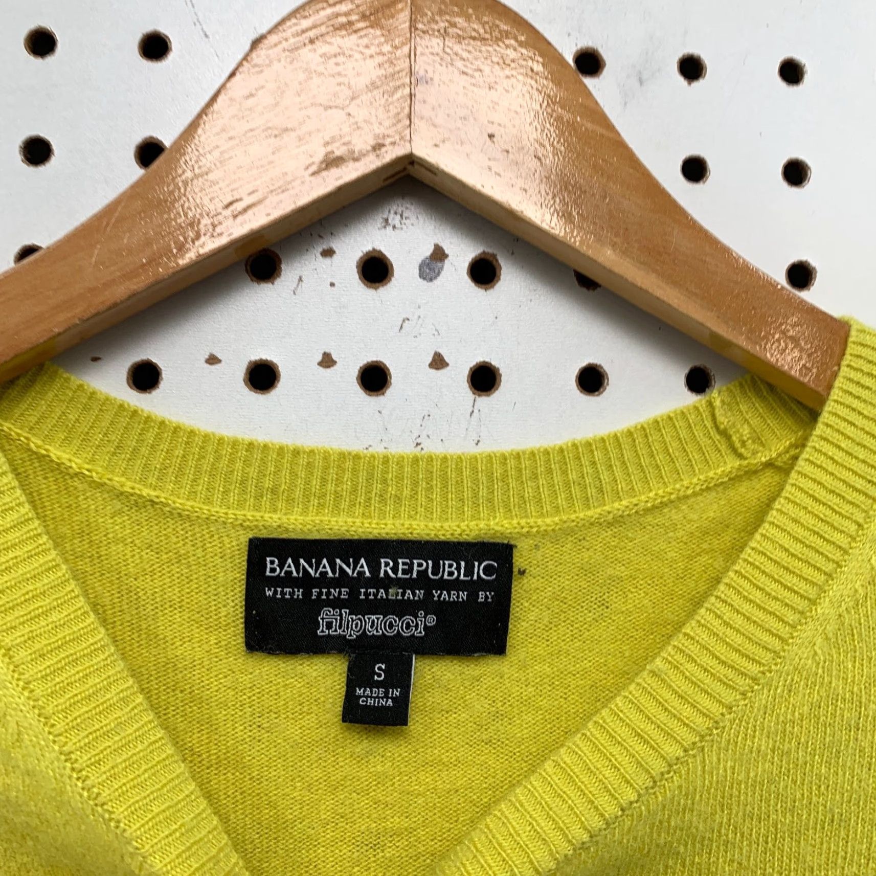 Banana Republic Banana Republic Merino Wool Pullover Sweater Womens Small Yellow Knit Shirt Pullover 90s? None. Size S / US 4 / IT 40 - 3 Thumbnail
