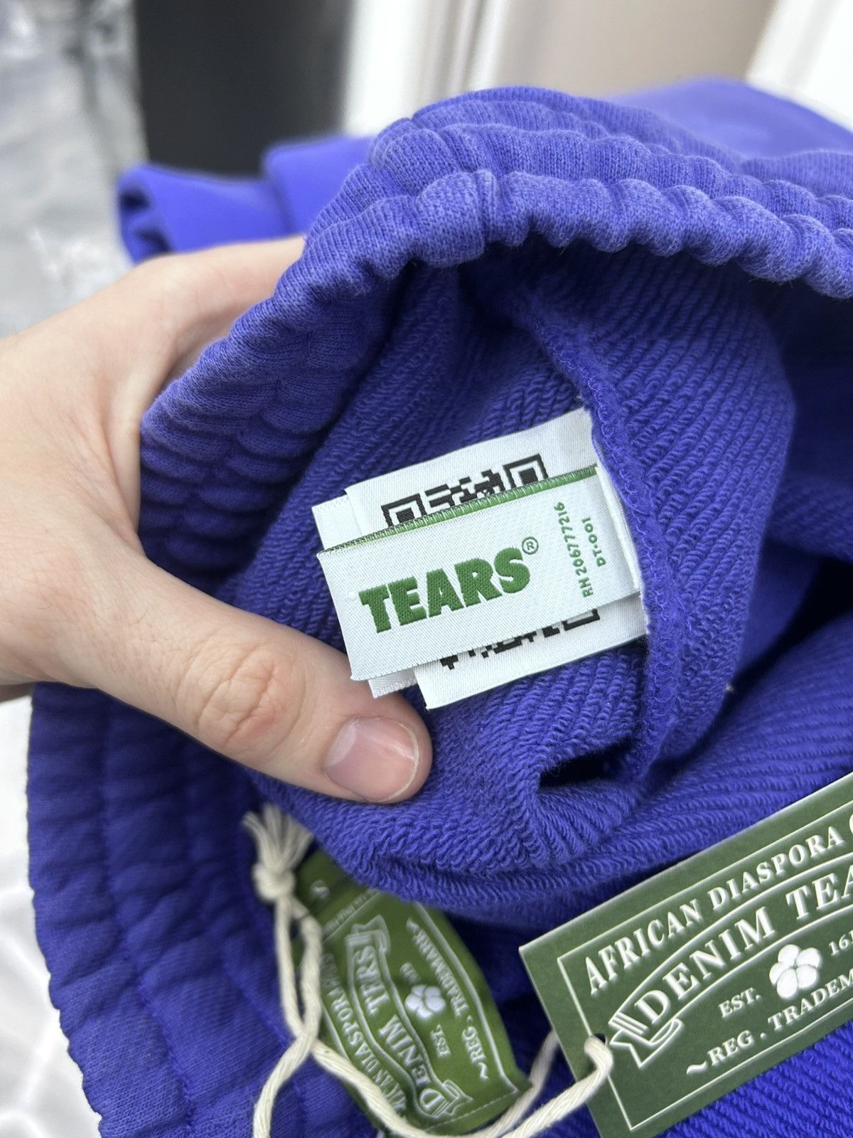 DENIM TEARS Denim Tears Monochrome Cotton Wreath Sweatpants Washed Blue Size US 34 / EU 50 - 8 Thumbnail