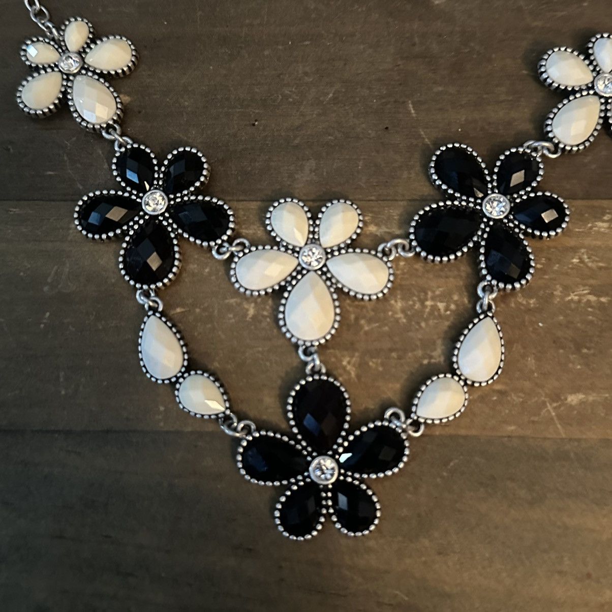 Other Premier Designs black and white flower necklace Size ONE SIZE - 3 Thumbnail