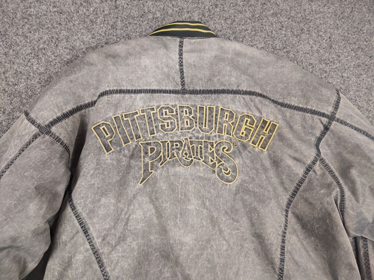 MLB Vintage 90's Pittsburgh Pirates Embroidered bomber Jacket Size US L / EU 52-54 / 3 - 13 Thumbnail