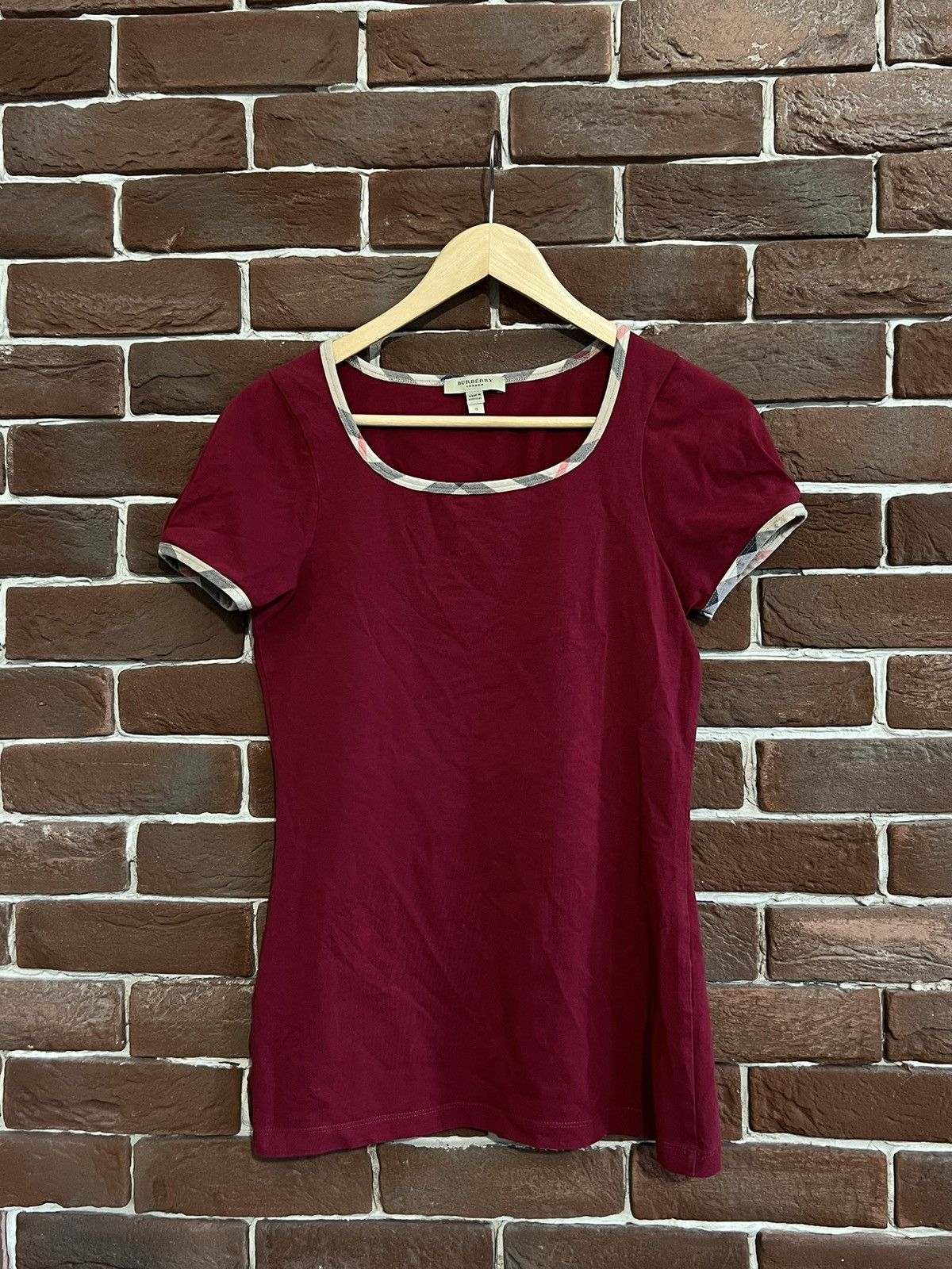 Burberry Vintage Y2K Burberry Luxury T-shirt Burgundy Small Size S / US 4 / IT 40 - 1 Thumbnail