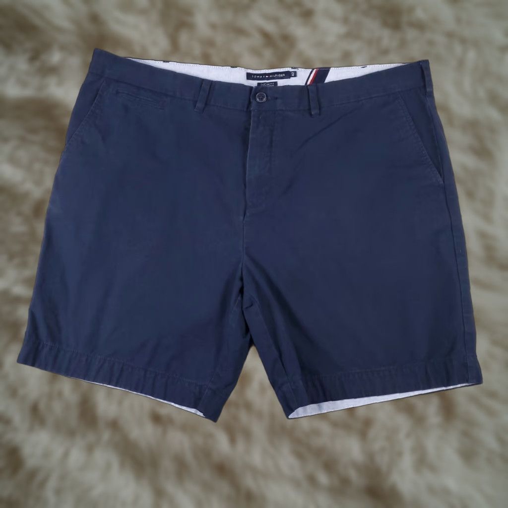 Tommy Hilfiger VINTAGE Tommy Hilfiger Shorts Mens Size 42 Blue Chino Flat Front Casual Holiday Size US 42 / EU 58 - 1 Thumbnail