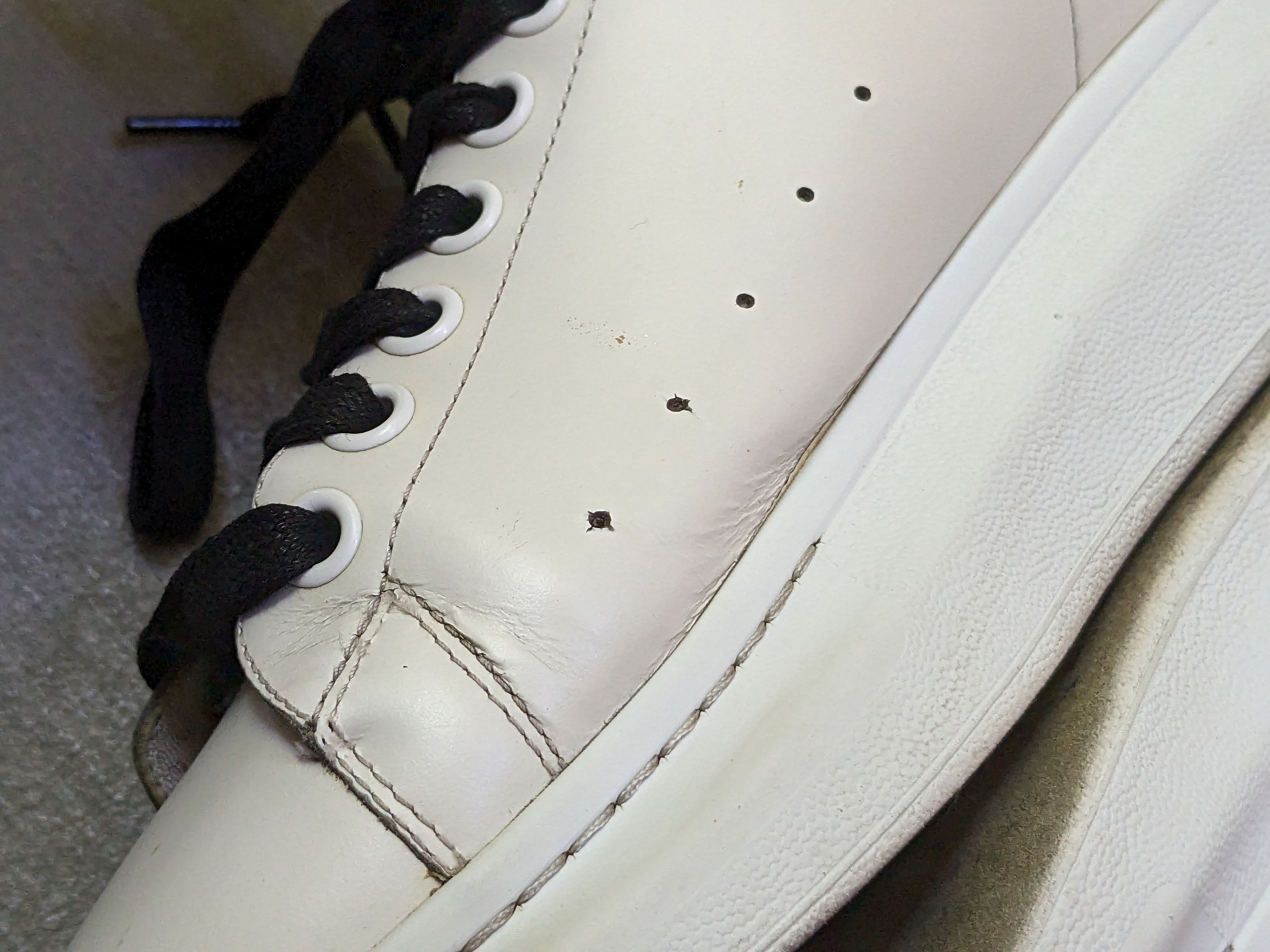 Alexander McQueen Alexander McQueen Larry Oversized Sneakers 9 42 White Gold Size US 9 / EU 42 - 14 Thumbnail