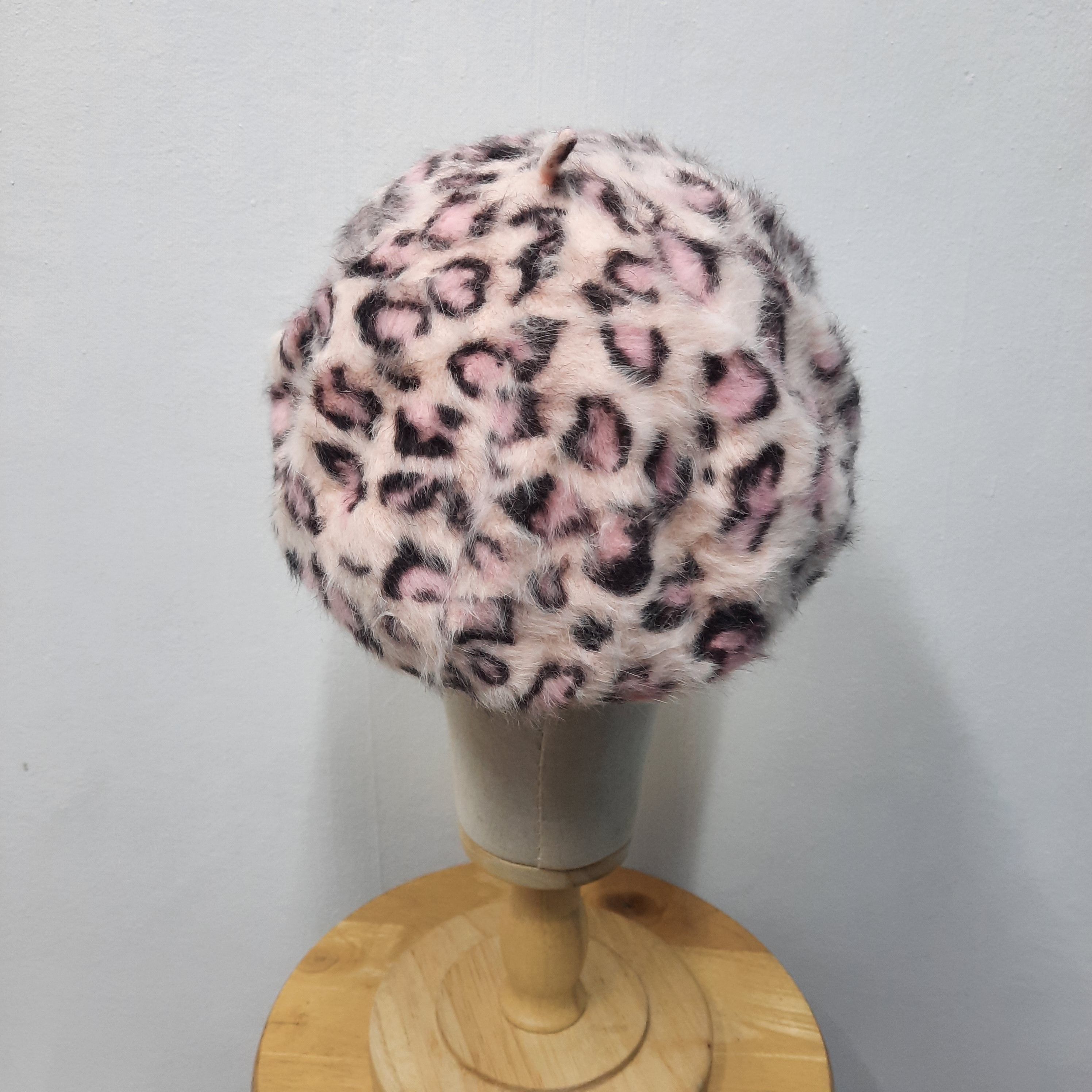 Beauty Beast 🌸 Japanese brand chubby momona leopard fur beret hat Size ONE SIZE - 4 Thumbnail