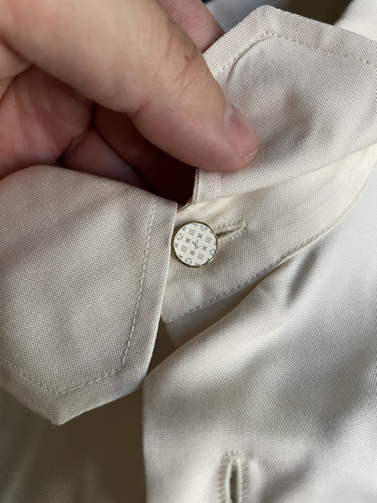 Louis Vuitton Louis Vuitton Plain Rainbow Beige Monogram Shirt Size US XL / EU 56 / 4 - 2 Thumbnail