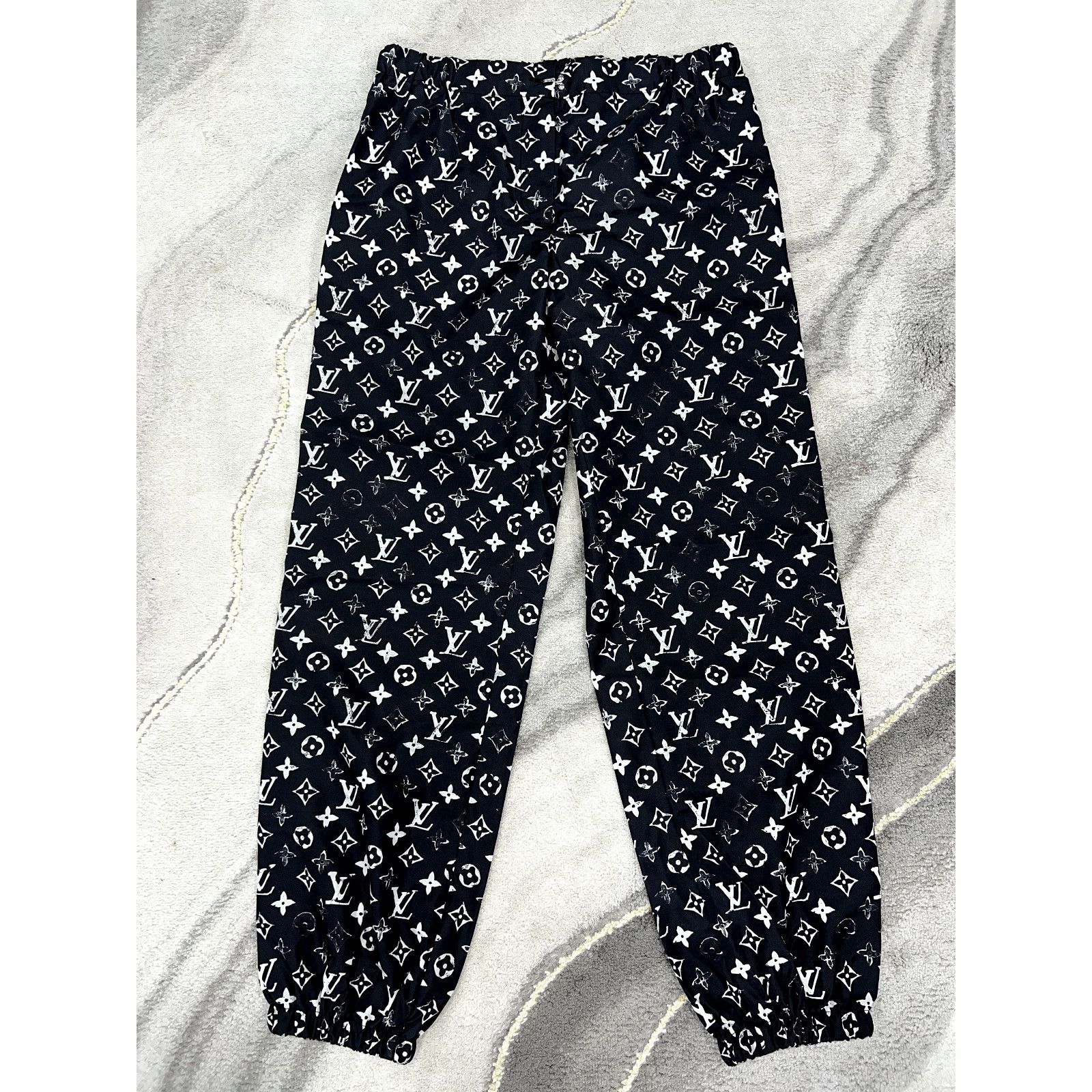 Louis Vuitton Louis Vuitton Stencil Effect Logo Jogging Jogger Pants 40 Size 27" / US 4 / IT 40 - 9 Thumbnail