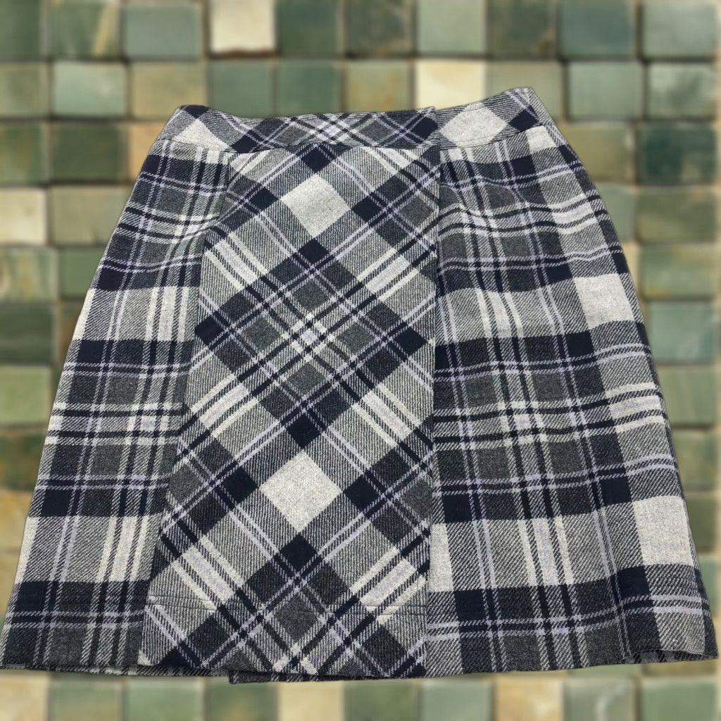Brooks Brothers Brooks Brothers Wrap Skirt 8 Plaid Button Non Lined Gray Blue Wool Wool Blend Short Womens Size 30" / US 8 / IT 44 - 1 Thumbnail