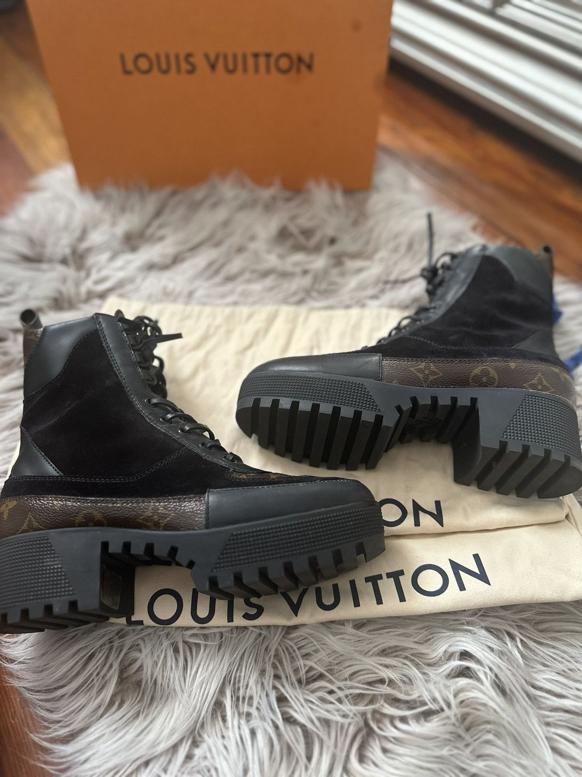 Louis Vuitton Wmns Laureate Platform Desert Boot 'Noir'