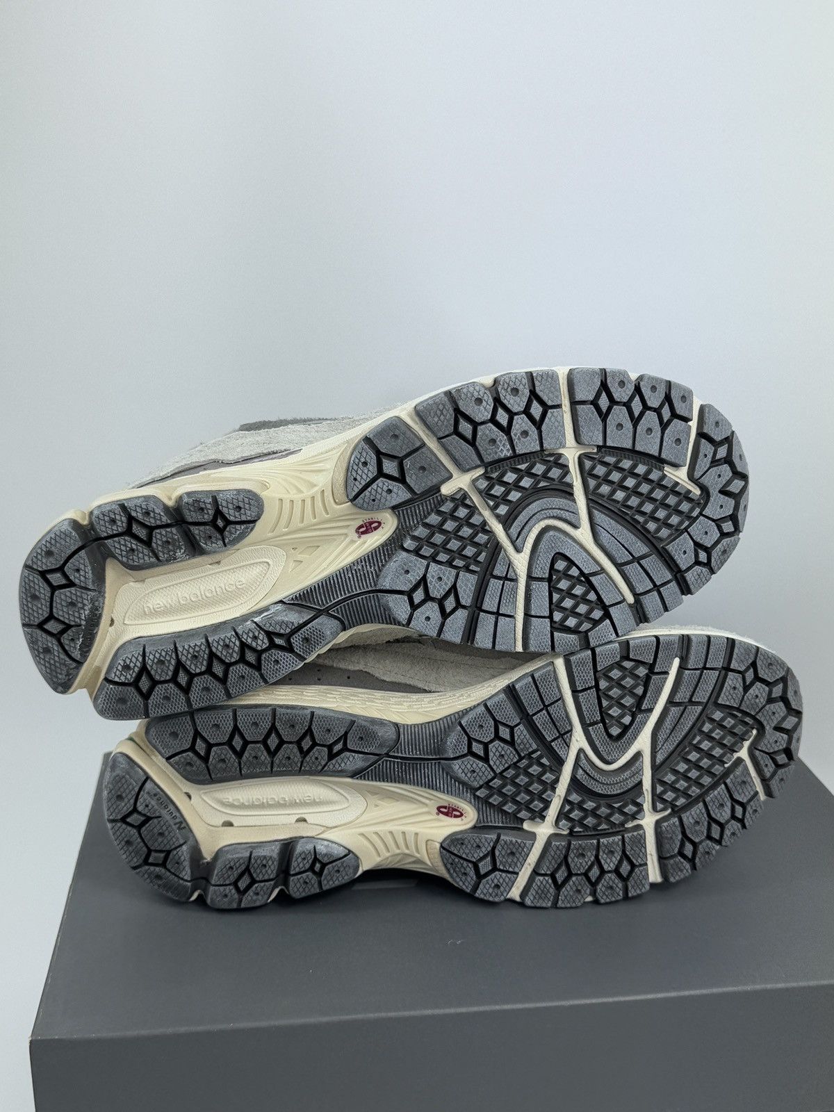New Balance NEW BALANCE 2002R SNEAKERS Size US 7.5 / EU 40-41 - 5 Thumbnail
