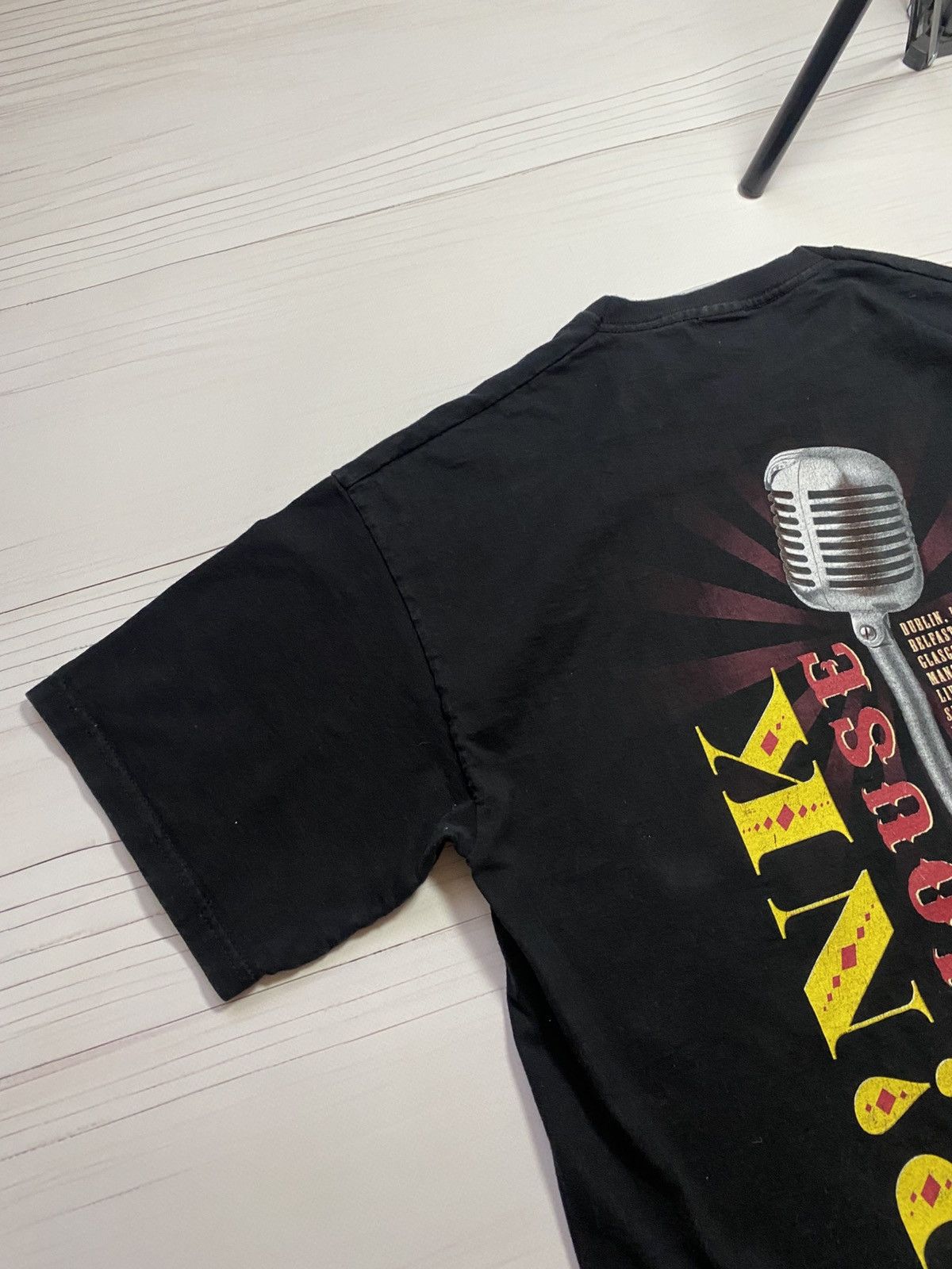 Vintage Vintage Pink Funhouse Tour 2009 Big Logo y2k t shirt Size US L / EU 52-54 / 3 - 14 Thumbnail