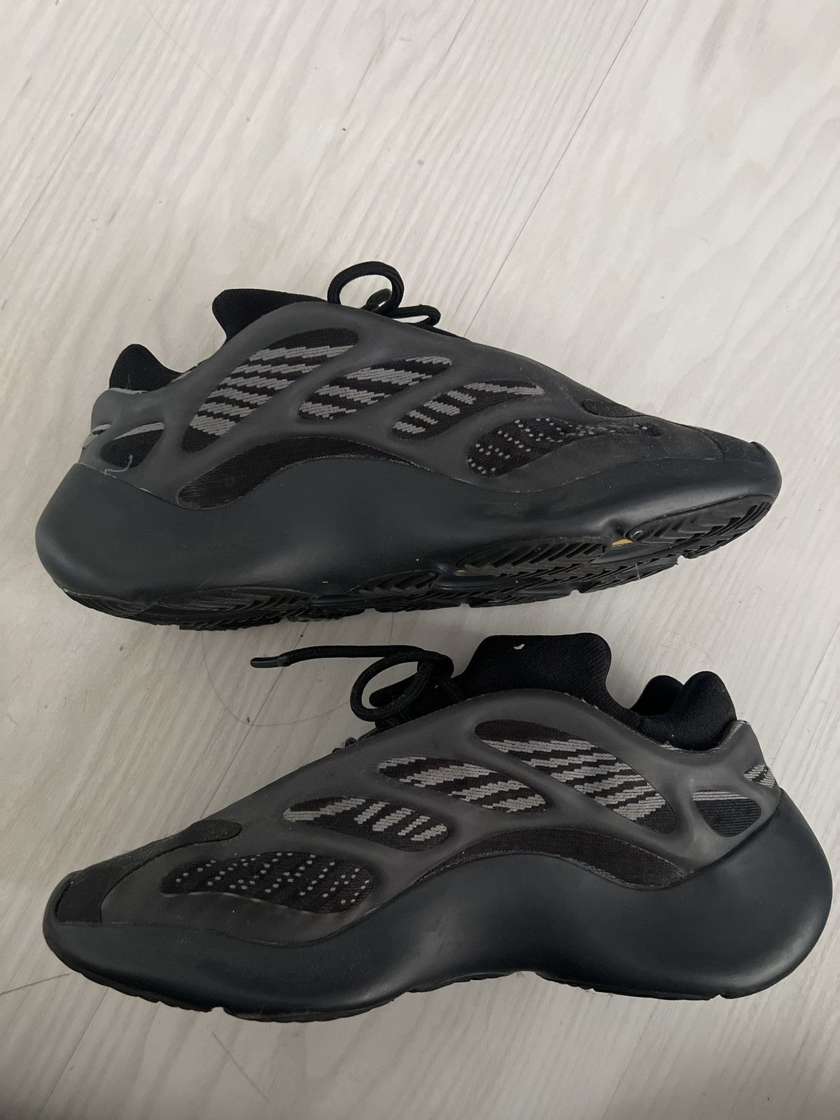 Yeezy Yeezy 700 “dark glow” Size US 9 / EU 42 - 2 Thumbnail