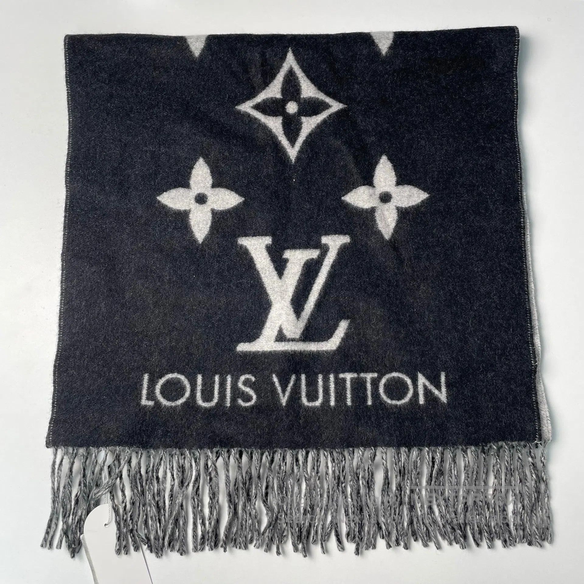 Louis Vuitton Louis Vuitton Black and Gray Printed Cashmere Double-sided Size ONE SIZE - 1 Thumbnail