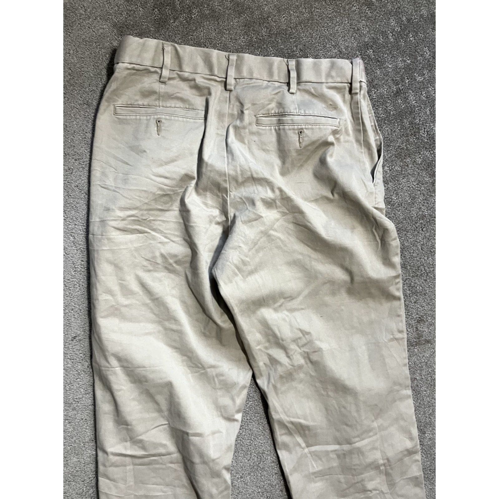 Dockers Dockers Mens Size 32x32 Relaxed Fit Pants Beige Chino Flat Front Straight Leg 90s Theme Mens Pants Beige Dockers D4 Regular Size 32 Inseam 32in Size US 32 / EU 48 - 4 Thumbnail