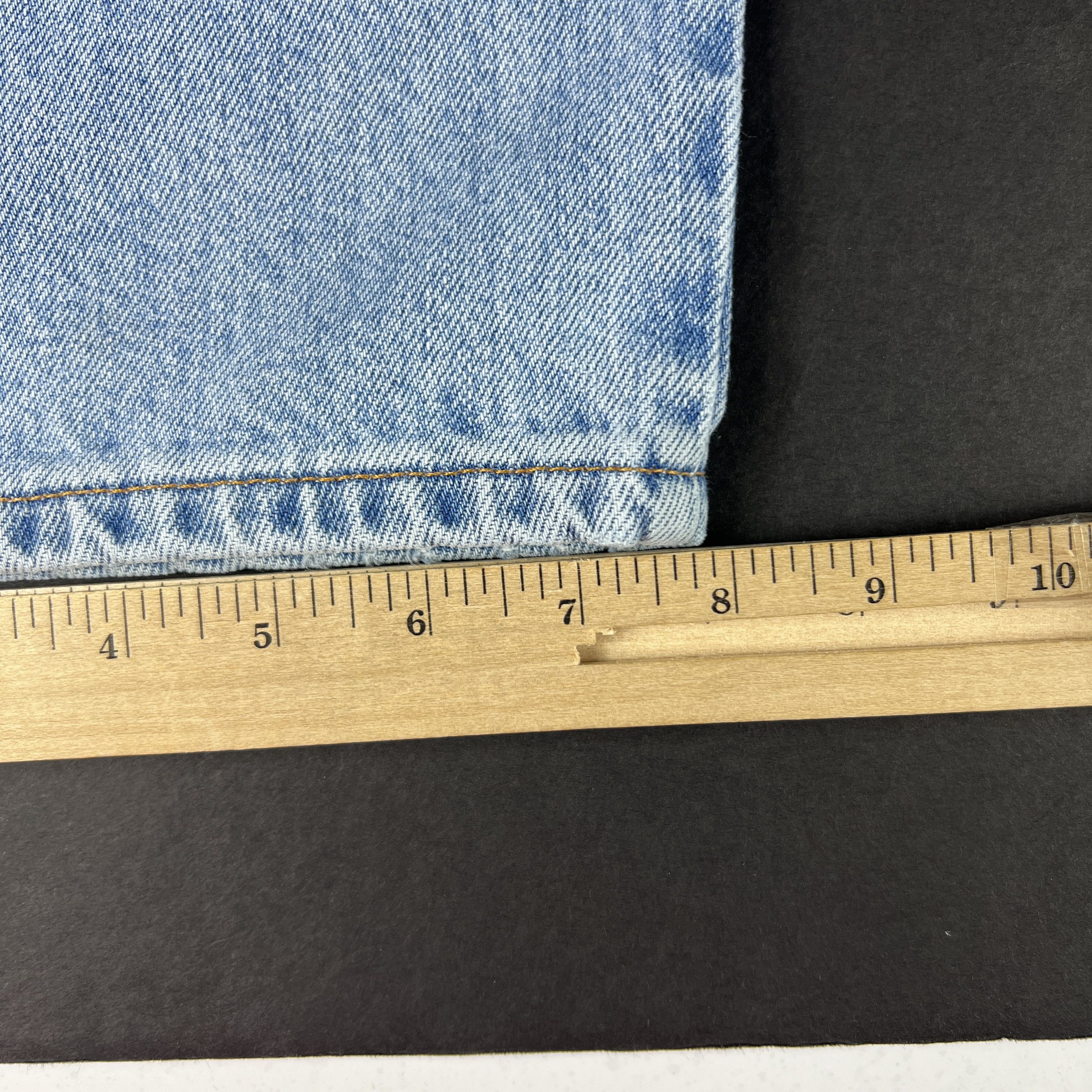 Levi's × Vintage VTG 90s Levi's Jeans 550 Relaxed Light Blue Faded Denim Size US 37 - 16 Thumbnail