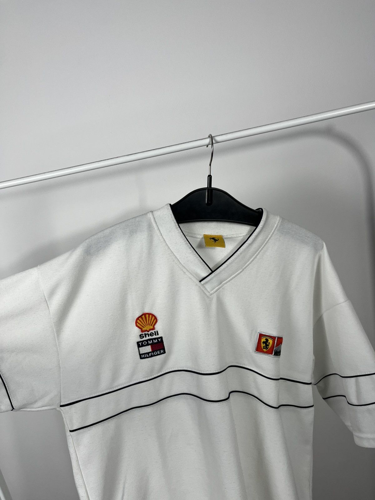 Ferrari Vintage 1996 Ferrari F1 Shell Marlboro Racing White T-Shirt Size US L / EU 52-54 / 3 - 11 Thumbnail