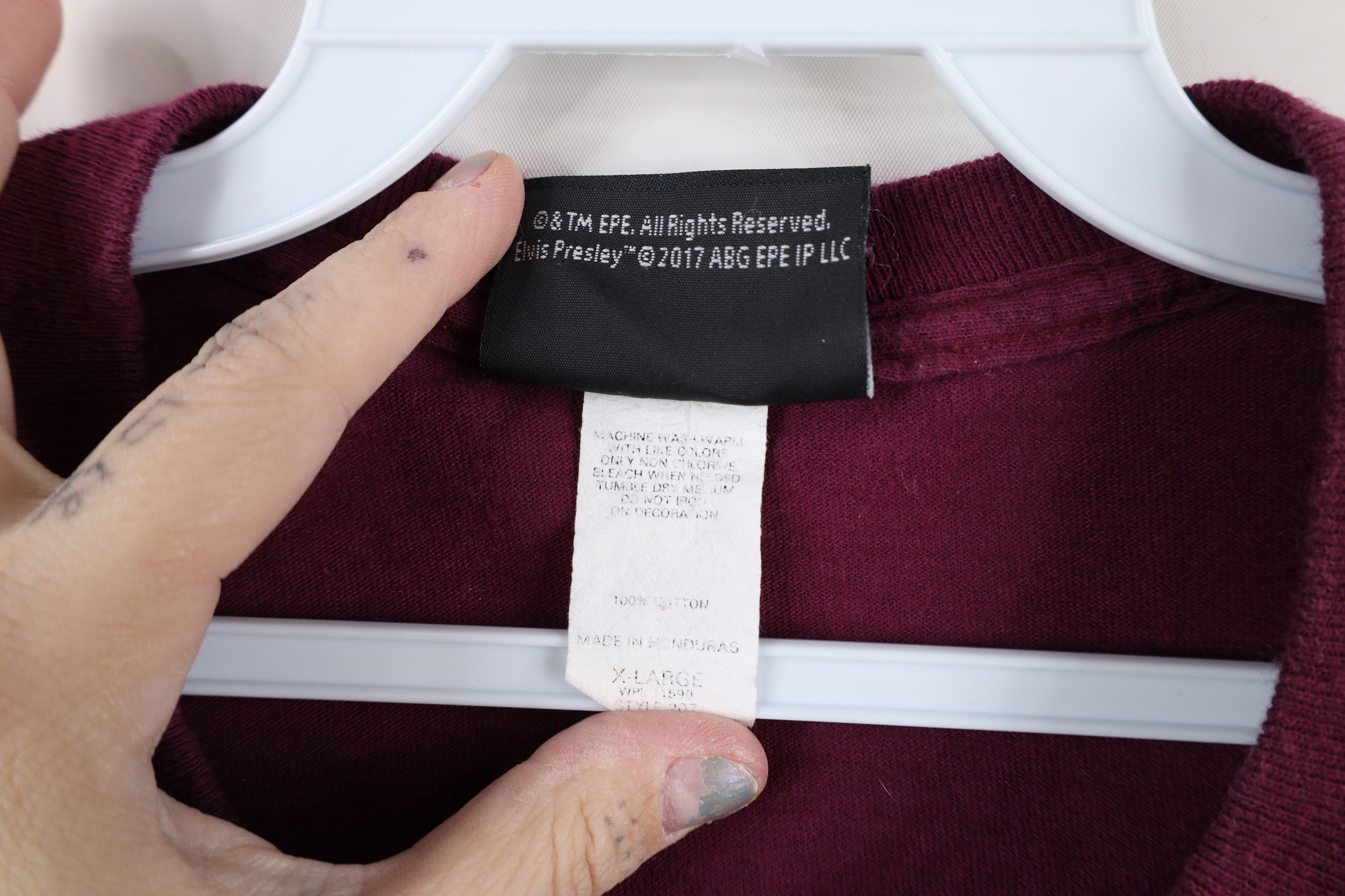 Vintage Vintage Y2K Spell Out Elvis Presley Graceland T-Shirt Maroon Size US XL / EU 56 / 4 - 7 Thumbnail
