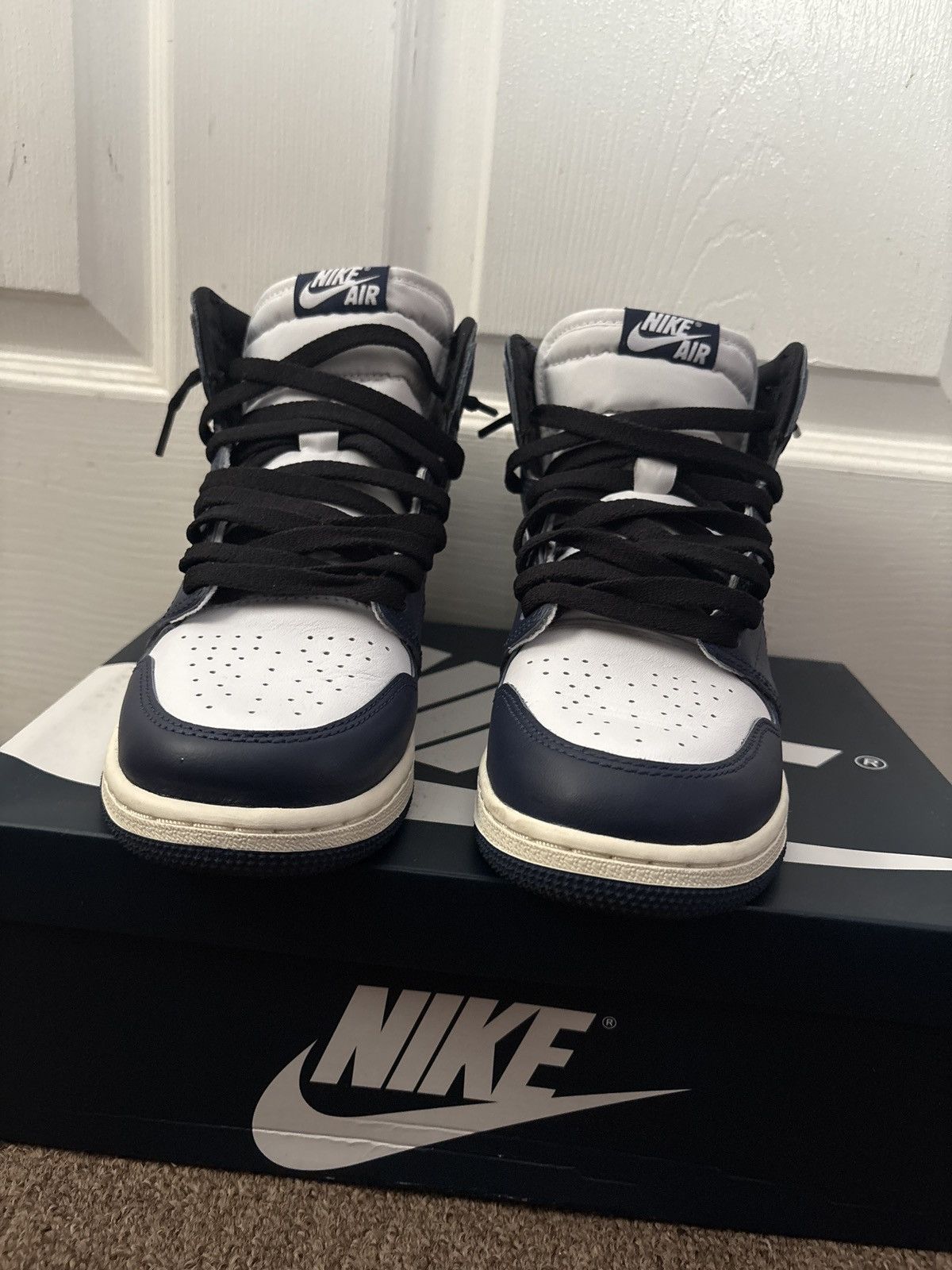 Jordan Brand Air Jordan 1 Retro High OG GS 'Midnight Navy' Size US 7 / EU 40 - 1 Thumbnail