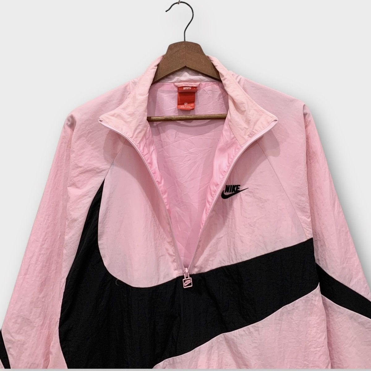 Nike NIKE BIG SWOOSH WOVEN ANORAK PACKABLE WINDBREAKER JACKET Size US L / EU 52-54 / 3 - 5 Thumbnail