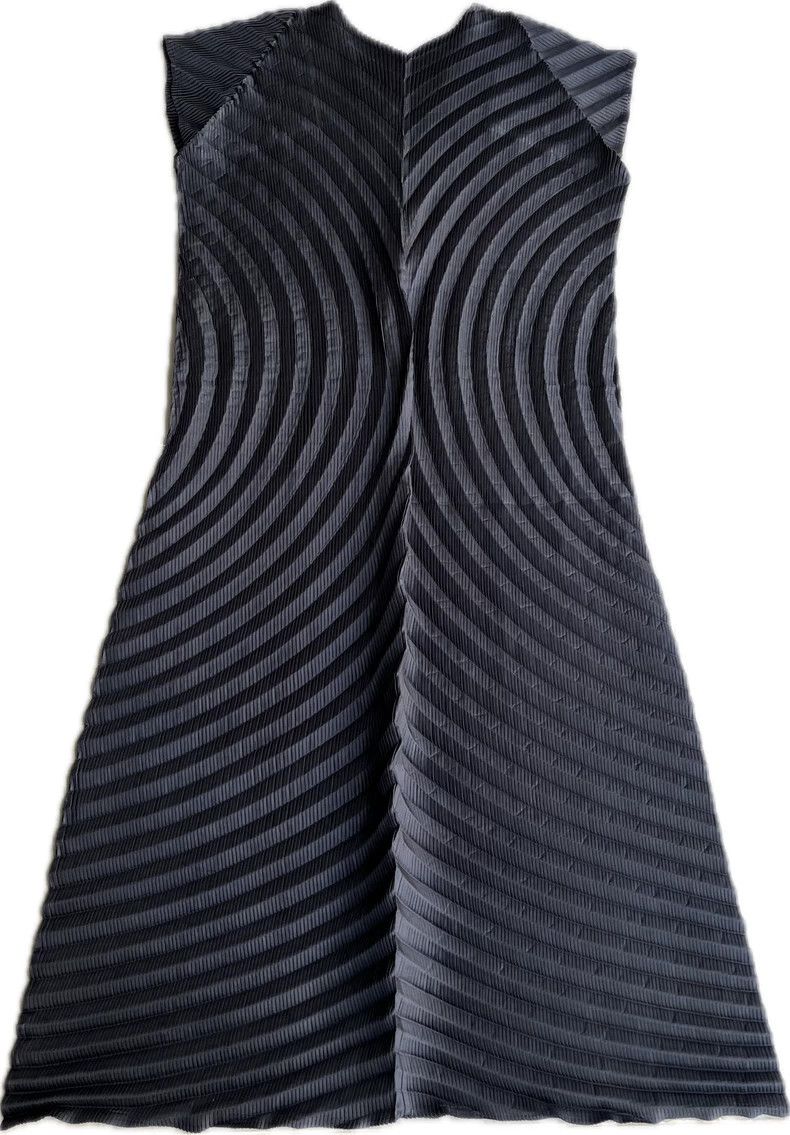 Issey Miyake Issey Miyake size:2 Black main line water ripple annual ri Size S / US 4 / IT 40 - 2 Thumbnail