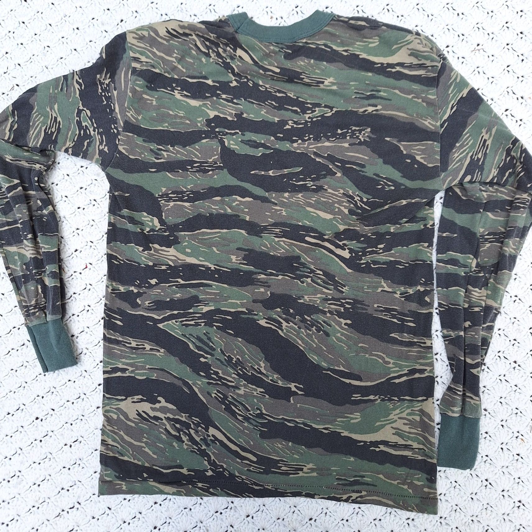 VINTAGE Tiger Stripe Mens Military Vietnam Camo Long Sleeve Graphic T-Shirt - Large