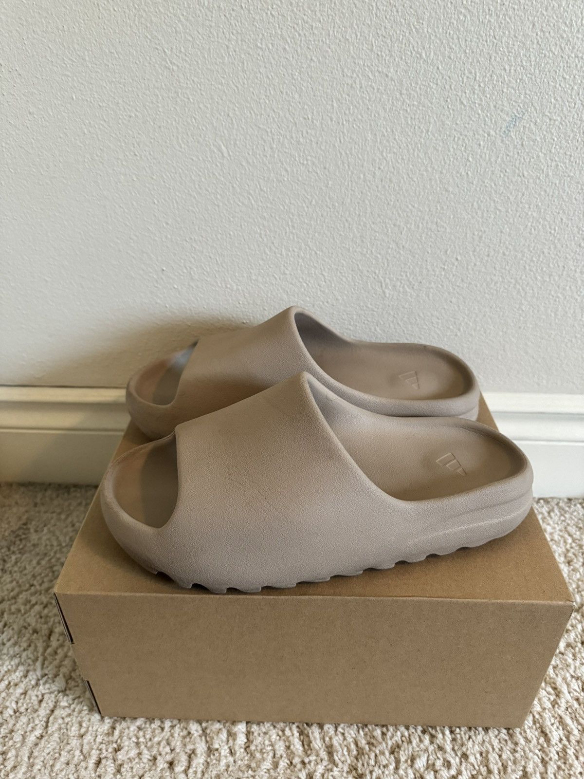 Kanye West × Yeezy Pure Yeezy Slides Size US 9 / EU 42 - 2 Thumbnail