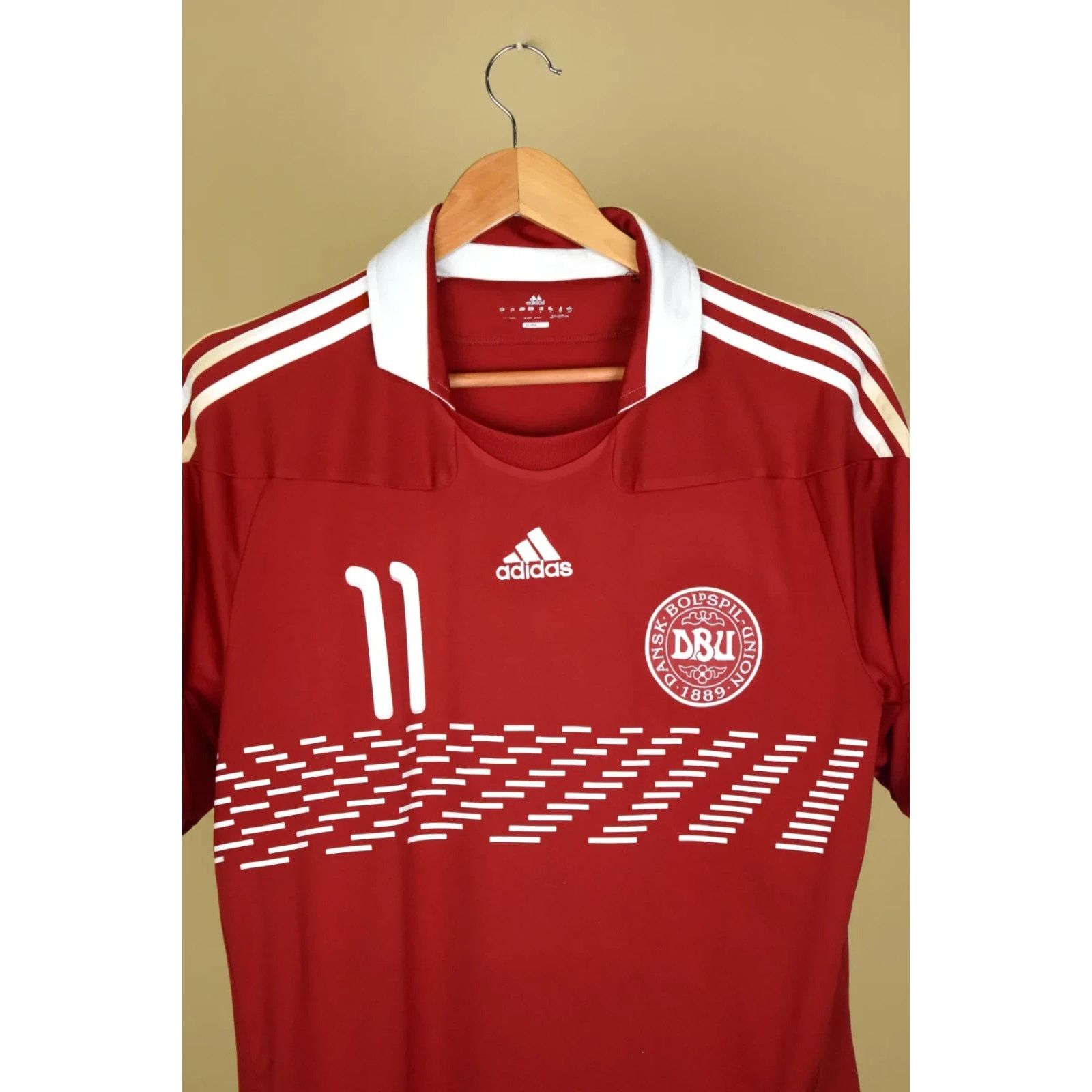 Adidas AUTHENTIC 2010 Denmark Bendtner #11 – Soccer Jersey Size L Size US L / EU 52-54 / 3 - 3 Thumbnail