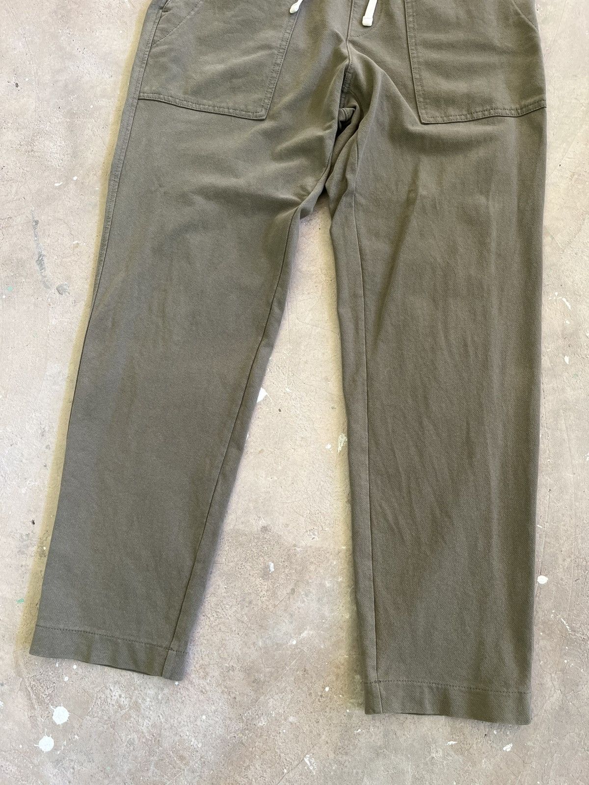 Uniqlo Uniqlo Olive Relaxed Drawstring Pants Size US 32 / EU 48 - 3 Thumbnail