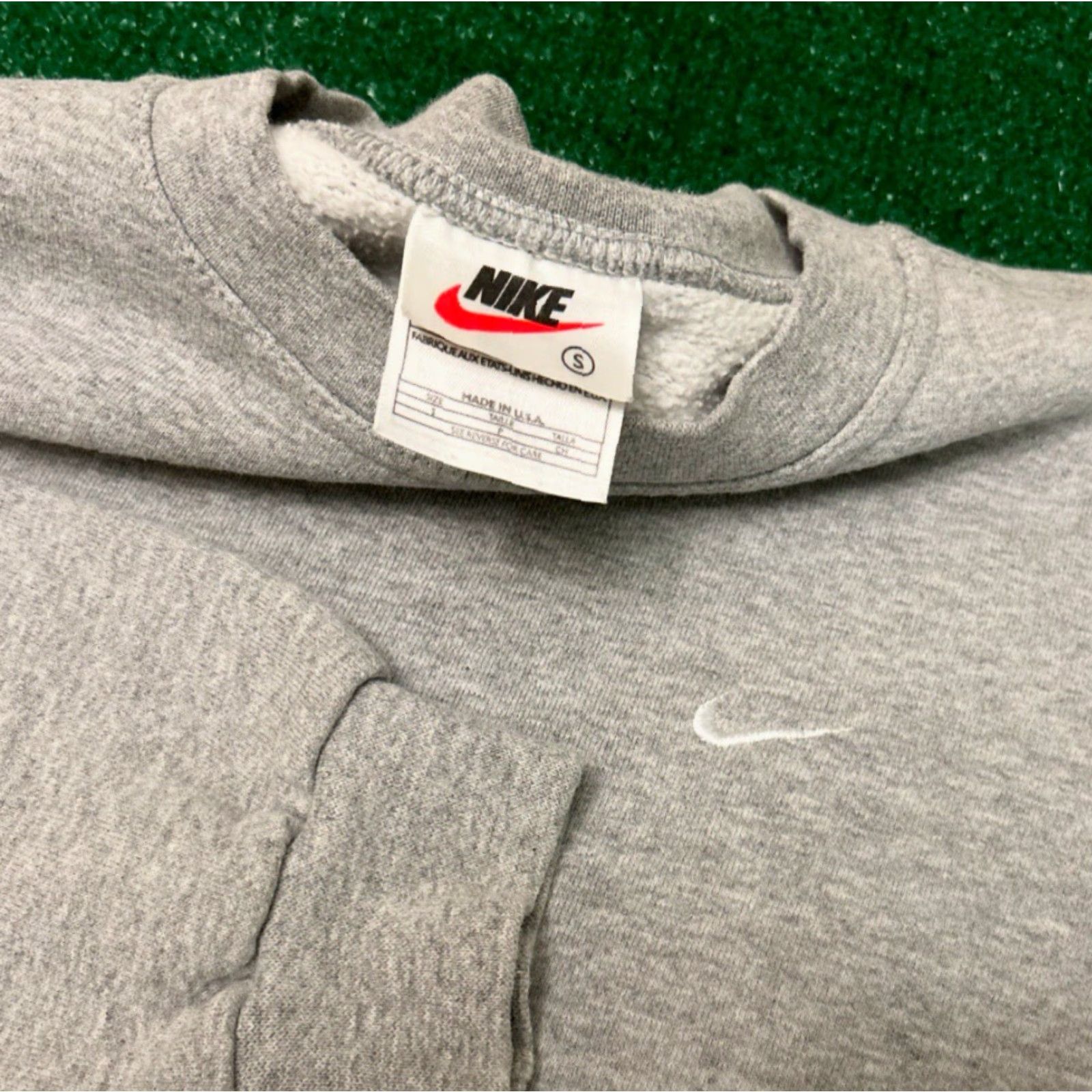 Nike VINTAGE Nike Essential Embroidered Swoosh Logo VTG Crewneck Sweater Mens S Gray 90s Hip Hop Sports Classic Sweatshirt Crew Neck Pullover Size US S / EU 44-46 / 1 - 2 Thumbnail