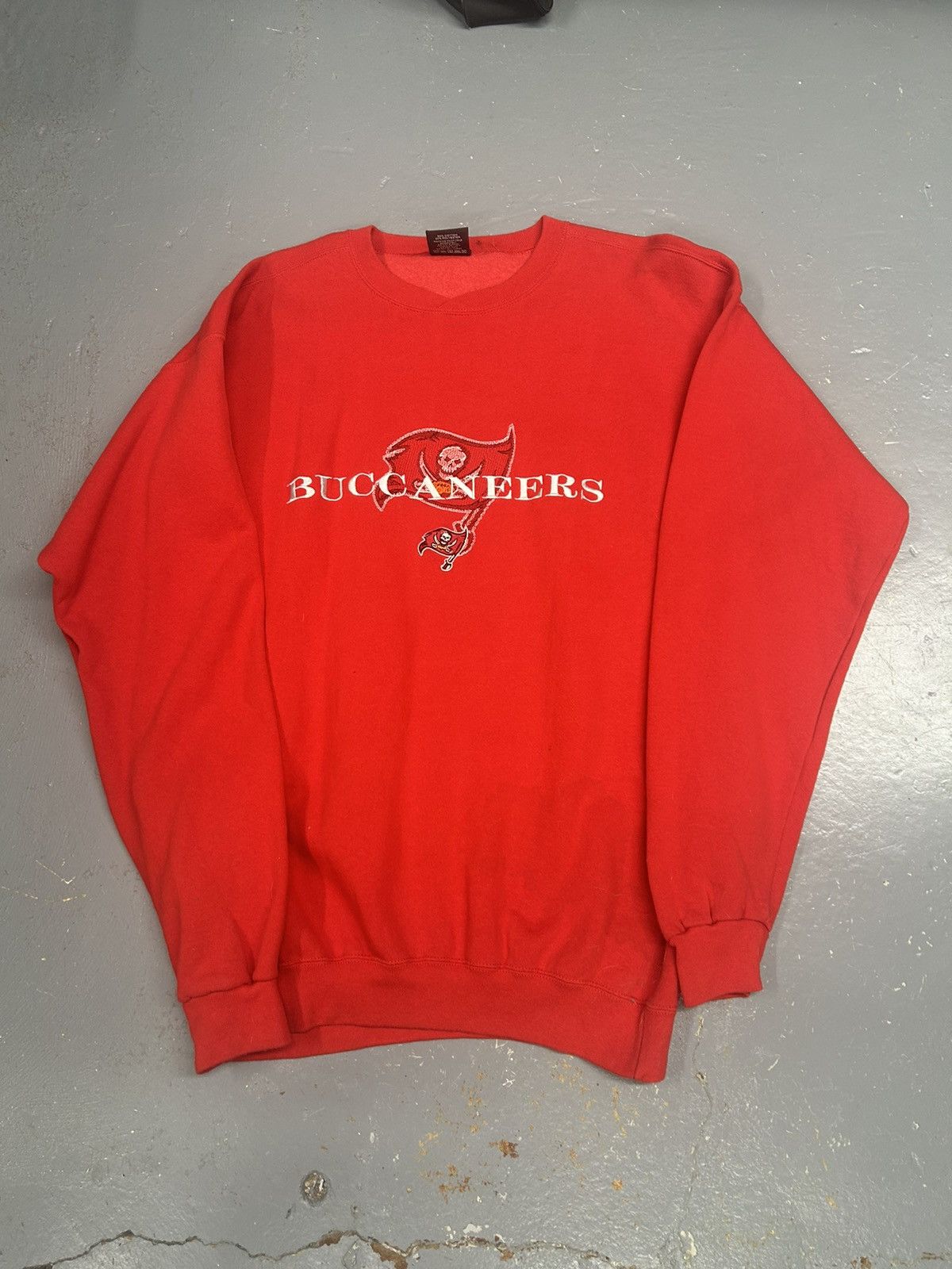 NFL × Starter × Vintage Crazy Vintage 90s Essential Starter NFL Buccaneers Crewneck Size US L / EU 52-54 / 3 - 1 Thumbnail
