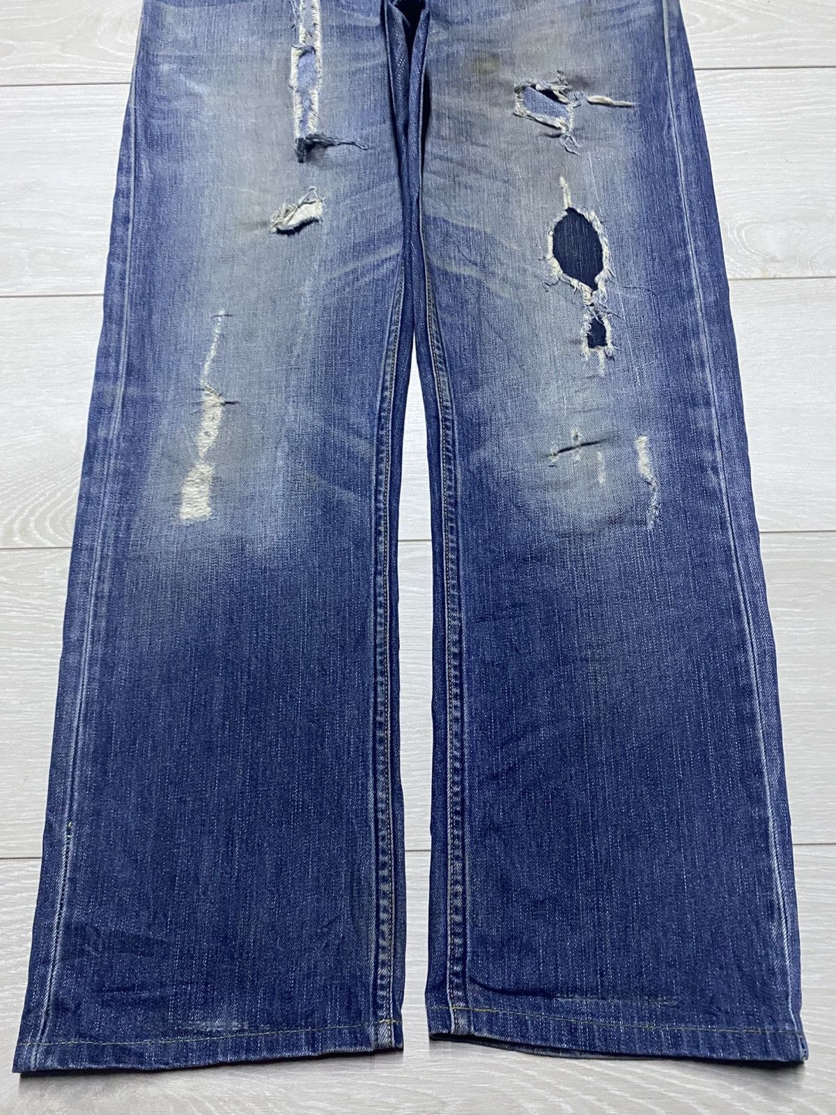 Levi's Vintage Levis 505 Faded Wash Crazy Distressed Loose Jeans Size US 31 - 5 Thumbnail