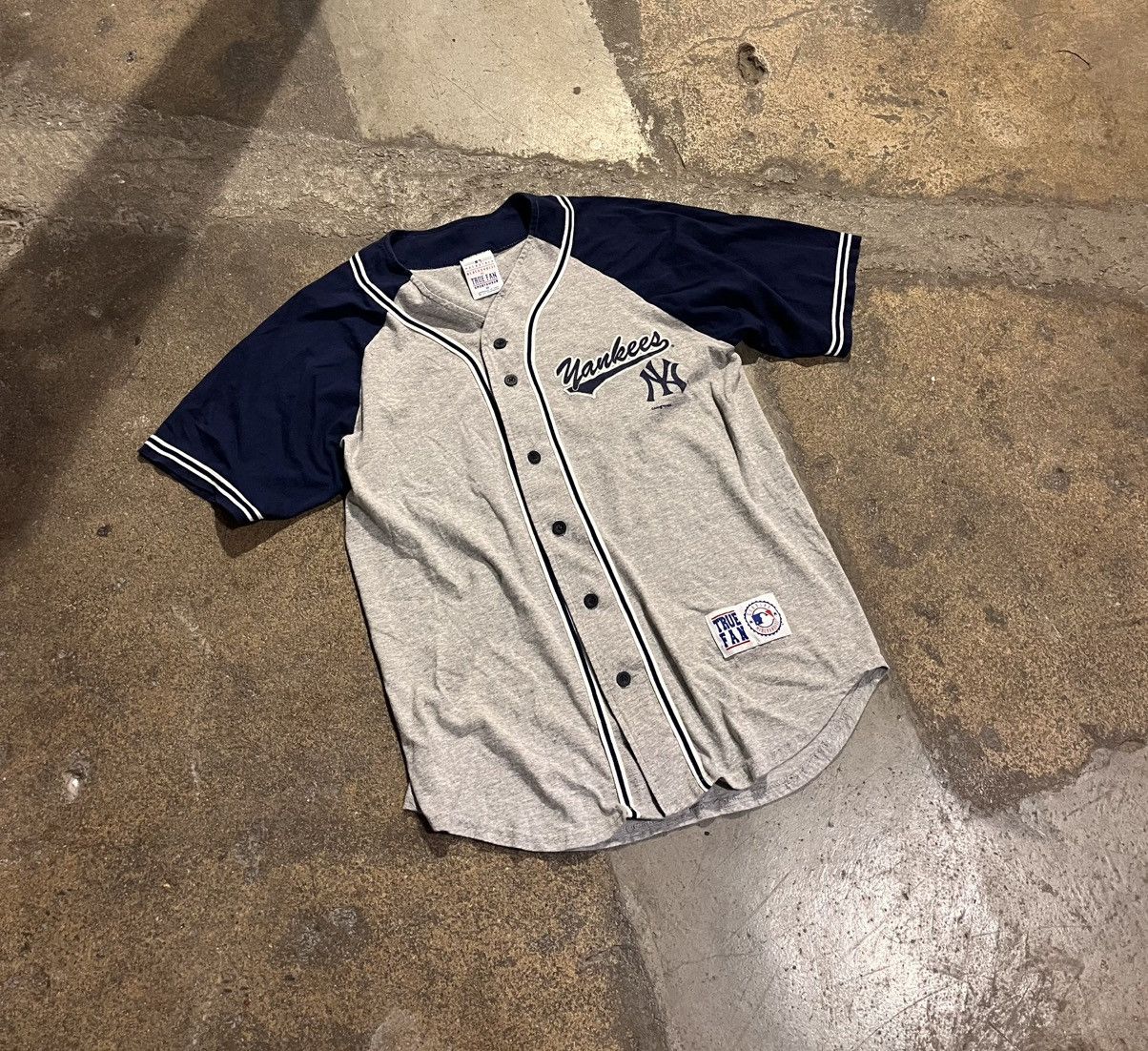 Other 1998 True Fan Derek Jeter New York Yankees MLB Jersey SZ M Size US M / EU 48-50 / 2 - 2 Thumbnail