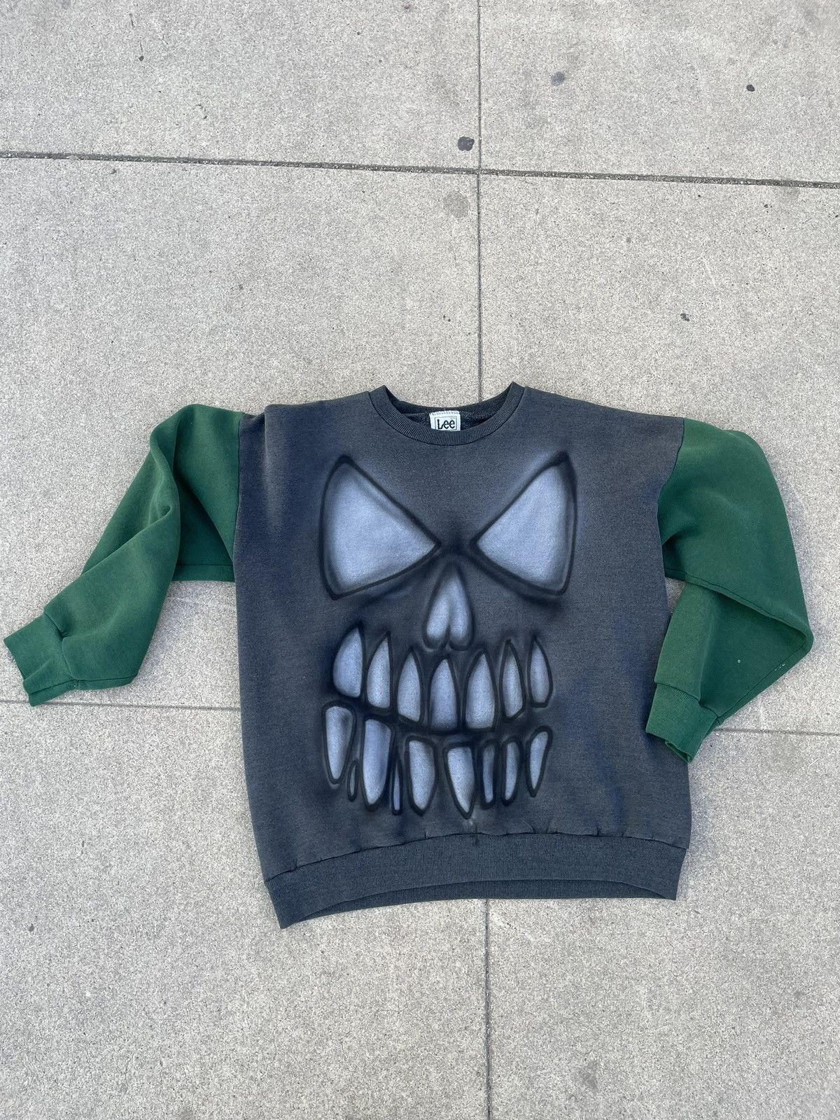 Lee Skull face airbrushed two tone crewneck Size US L / EU 52-54 / 3 - 1 Thumbnail