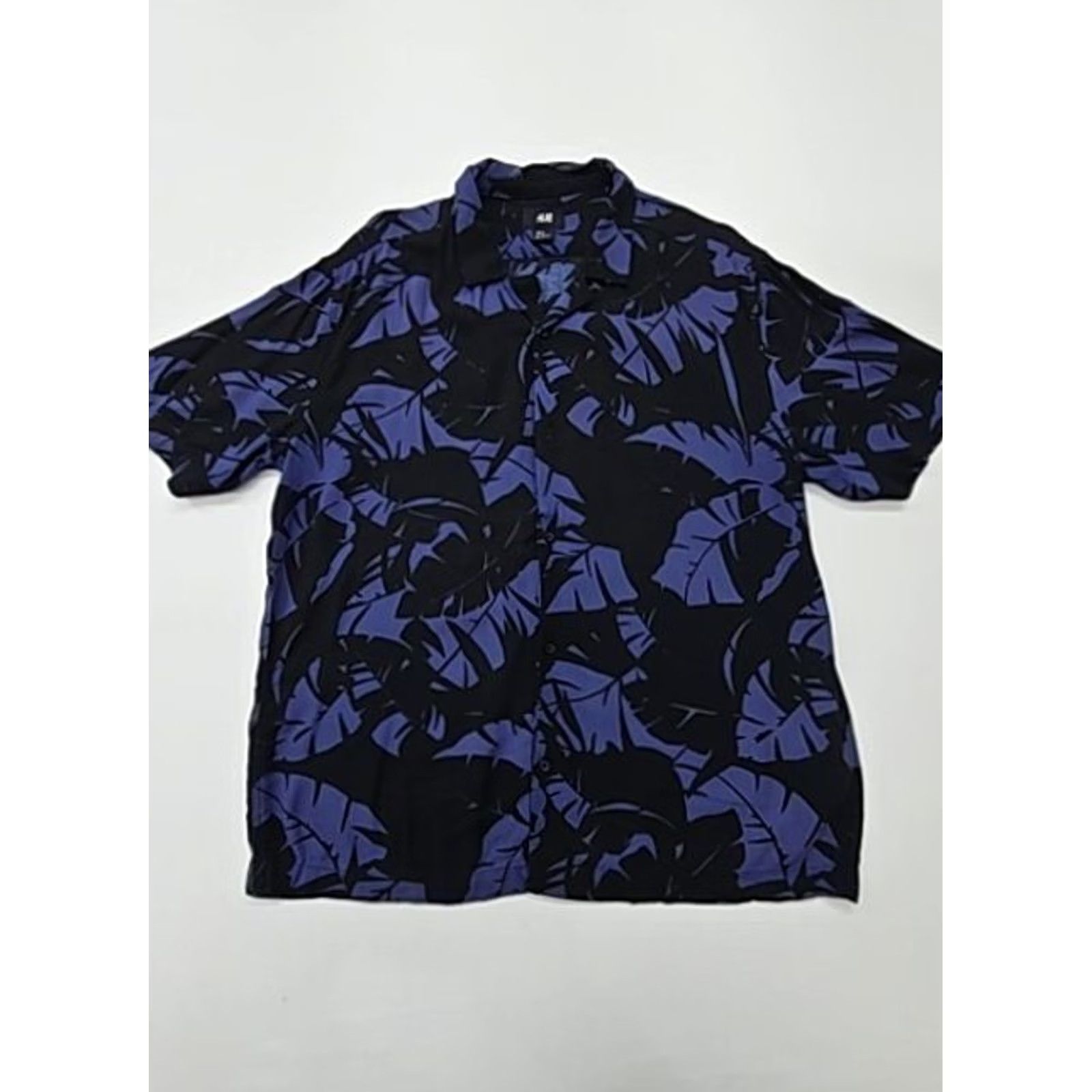 H&M H&M Men Black Blue Short Sleeve Button-Up Shirt Size M Regular Fit Size US M / EU 48-50 / 2 - 2 Thumbnail