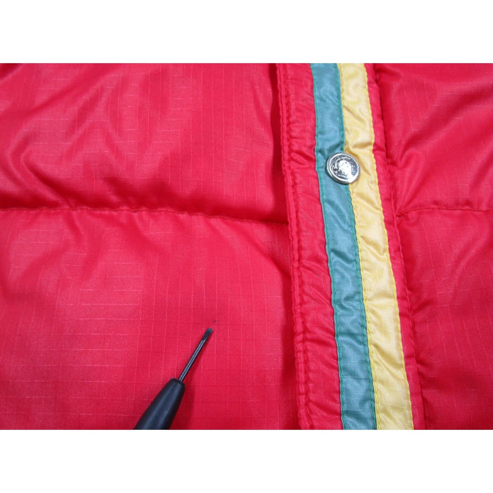 VINTAGE Ski Daddle Vest Mens M Red Down Nylon Outdoor 80s Skiing Puffer Jacket Mid-Length Stand-Up Collar Zipper Pockets Quilted