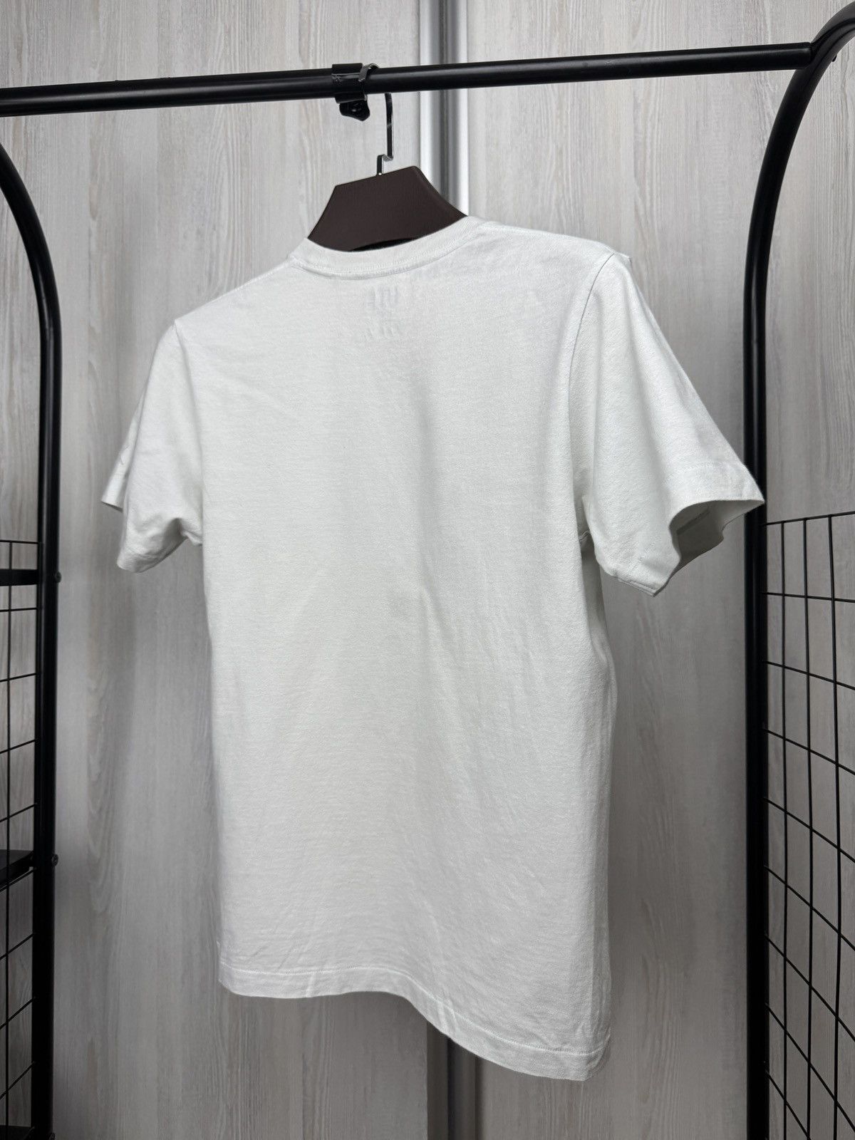 Kaws Uniqlo x Kaws white big logo vintage shirt Size US S / EU 44-46 / 1 - 6 Thumbnail