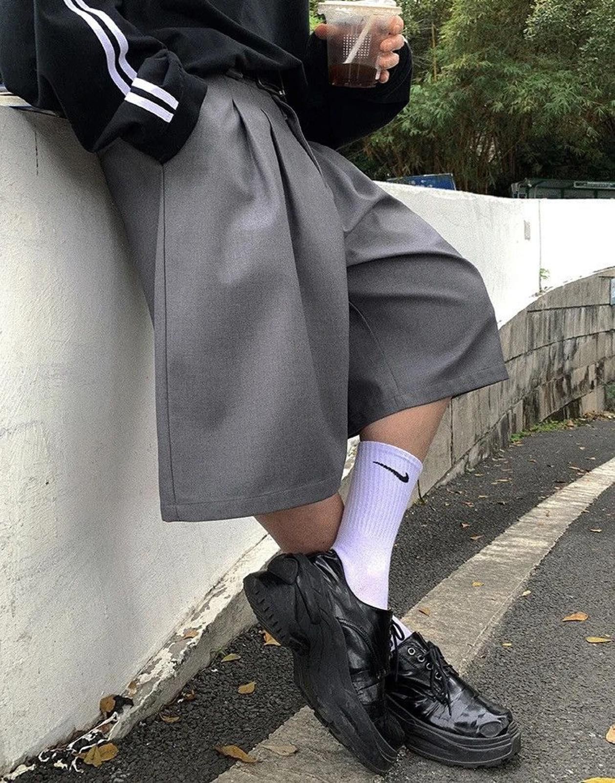 Other Gray Wide Leg Pleated Shorts, Relaxed Fit Knee-Length Shorts Size US 32 / EU 48 - 5 Thumbnail