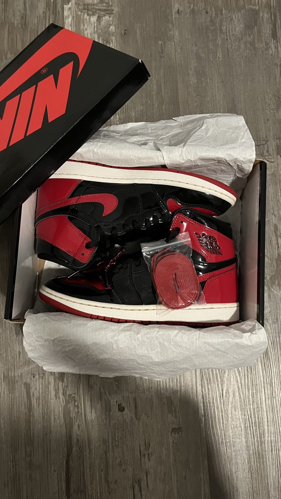 Jordan Brand Jordan 1 Retro High Og patent Bread Size US 8.5 / EU 41-42 - 4 Thumbnail