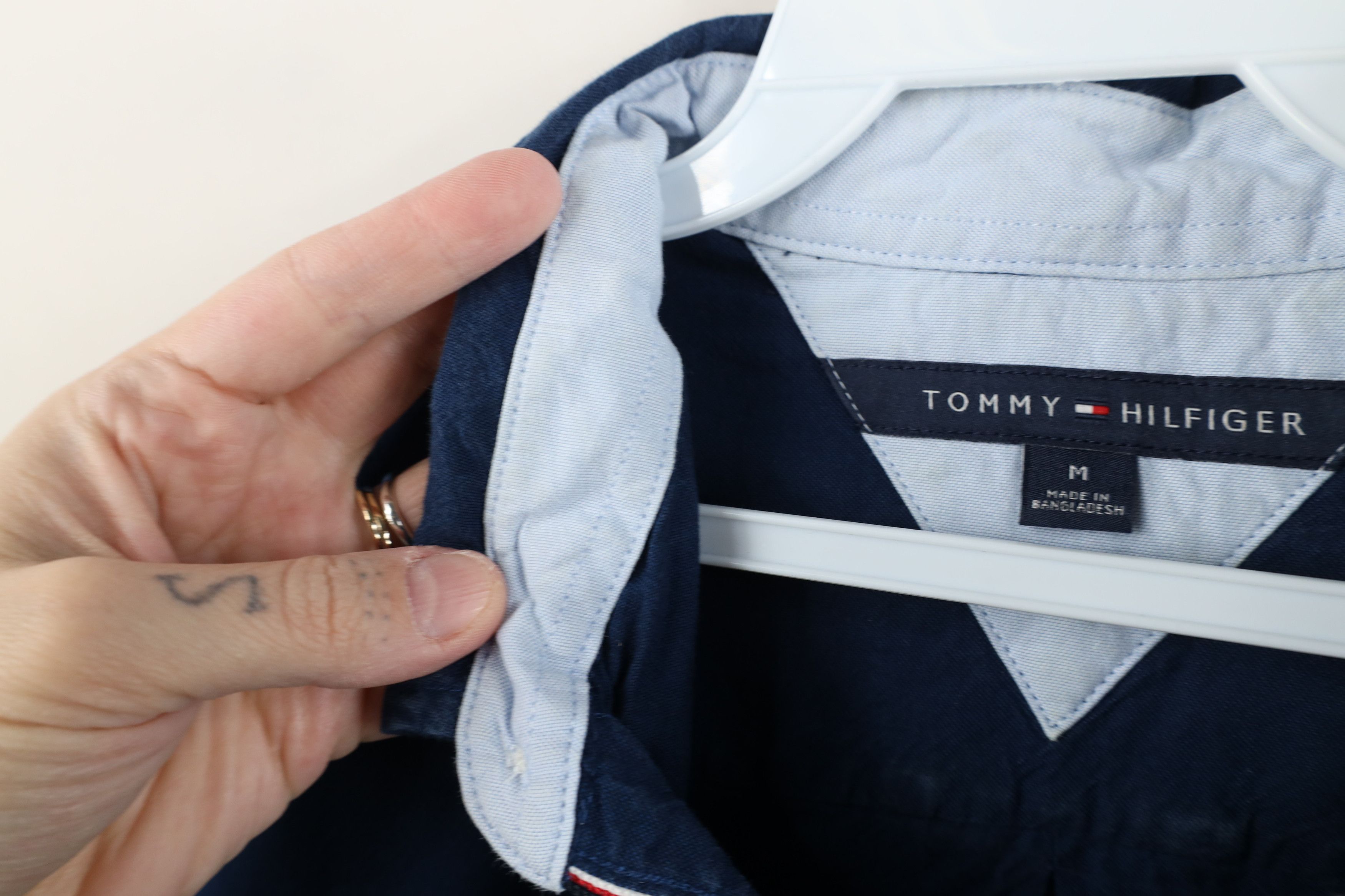 Tommy Hilfiger Vintage Tommy Hilfiger University of Michigan Button Shirt Size US M / EU 48-50 / 2 - 8 Thumbnail