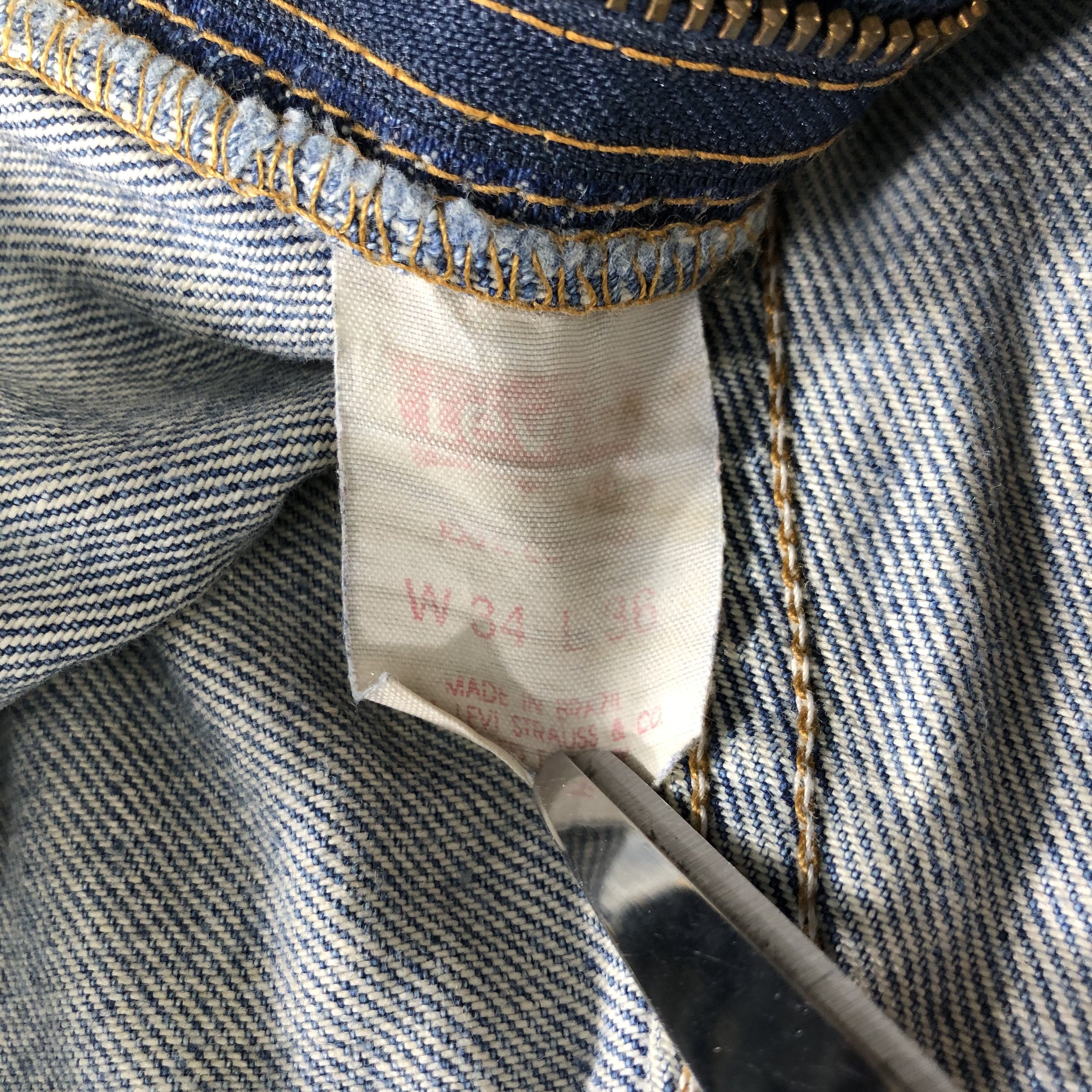 Levi's Vintage Levis 505 Jeans Orange Tab Distress Denim KJ2993 Size US 33 - 9 Thumbnail